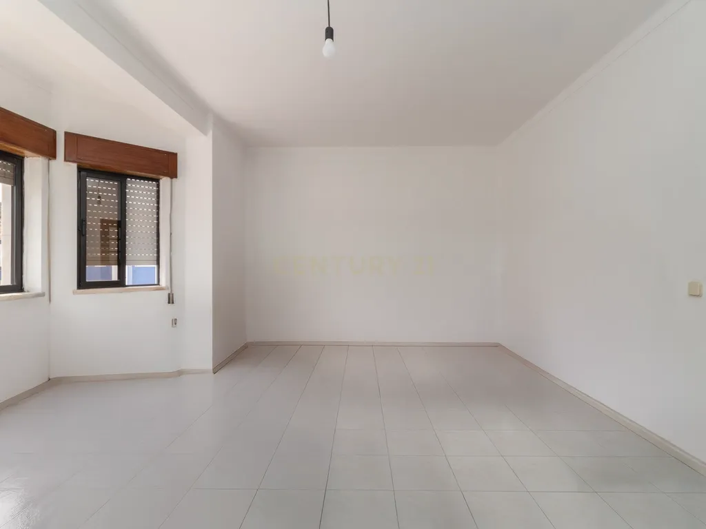 Apartamento T3 com garagem e arrecadação em Abrantes - Image 6