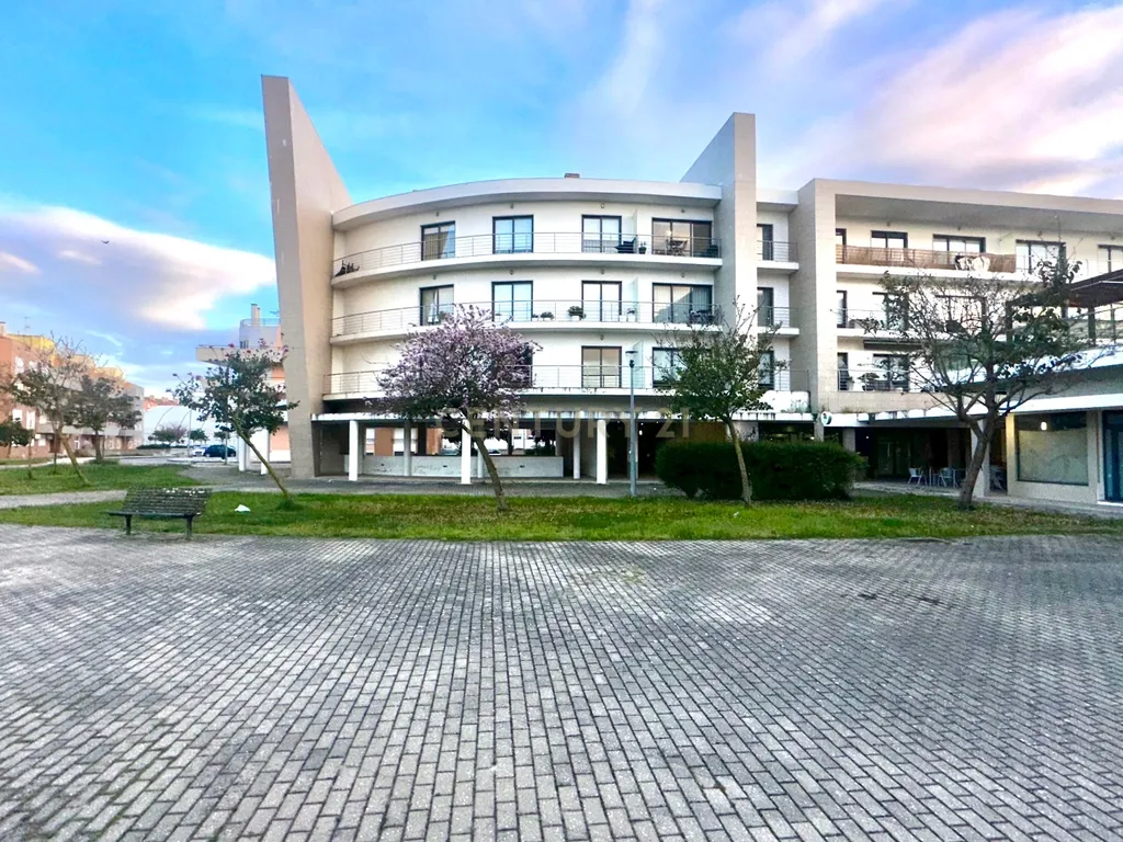 Apartamento T4 com Terraço, Varandas, Garagem e Lugar de Estacionamento, na Vila Serena, Pinhal Novo - Image 31