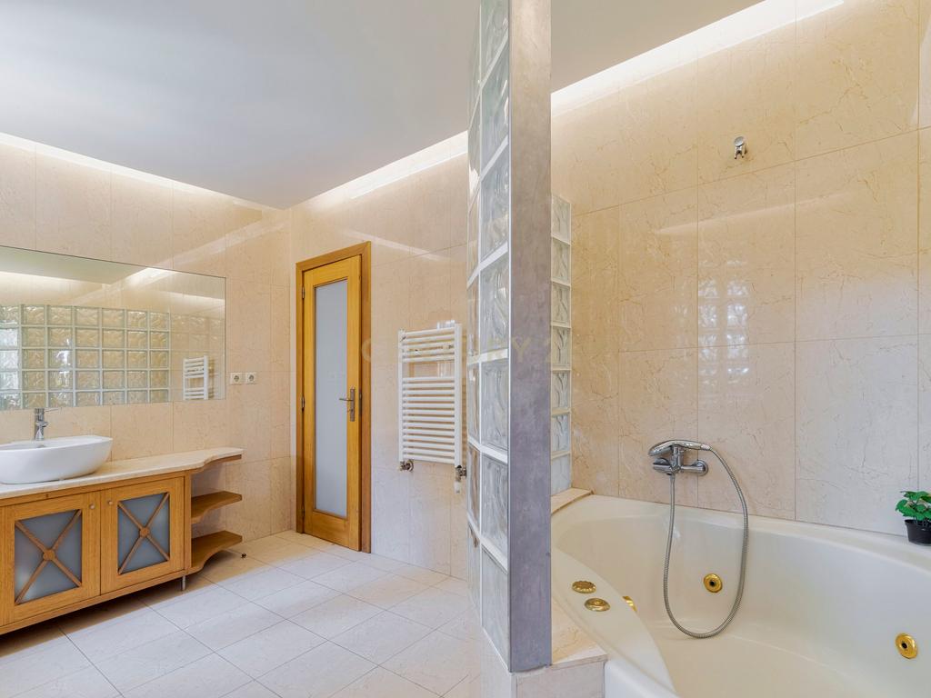 Moradia T4 Exclusiva com Piscina | Vista Serra da Arrábida | Setúbal - Image 20