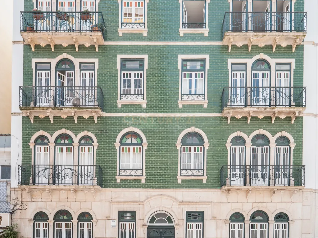 Apartamento Encantador com Jardim Privativo — Santo António, Lisboa - Image 28