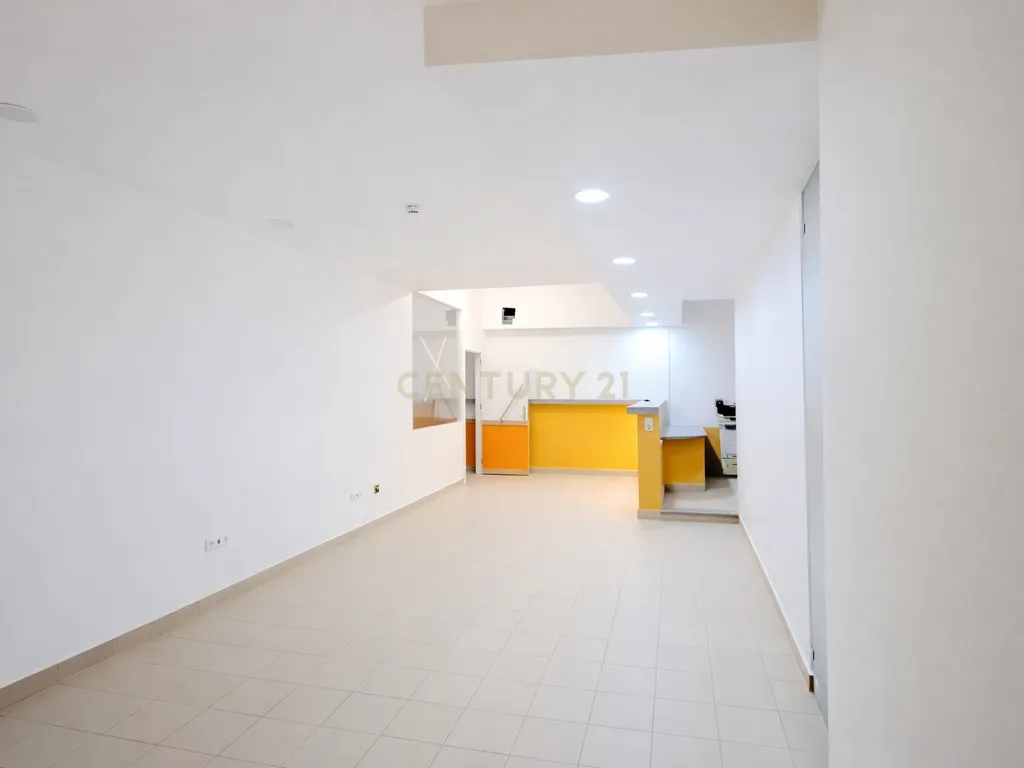 Escritório / Espaço Comercial para Arrendamento em São Martinho – Funchal - Image 6