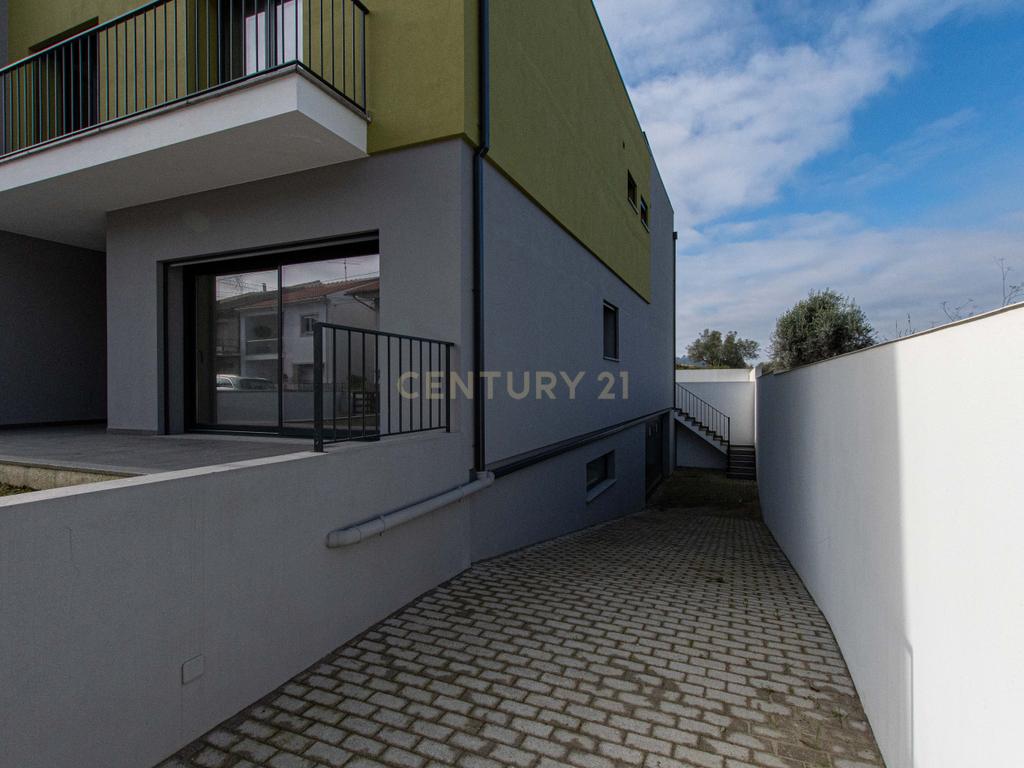 Moradia Geminada nova construção T4+1 com rooftop e masterbox (Coimbra) - Image 11