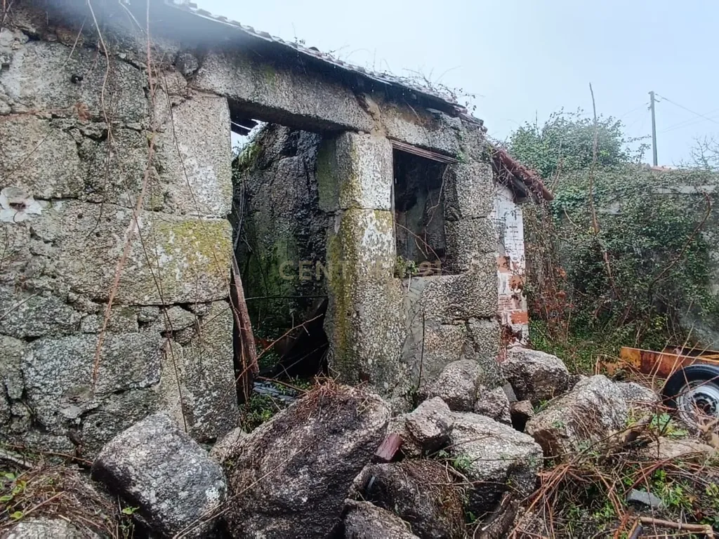Quinta De Além com casa rústica em ruína para reabilitação total de 2 quartos no centro de Cete, Paredes - Image 7