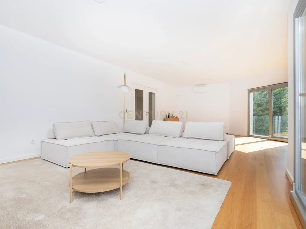 Moradia T5 de Luxo com Piscina, Ginásio, Sauna e Garrafeira em Birre, Cascais - Image 10