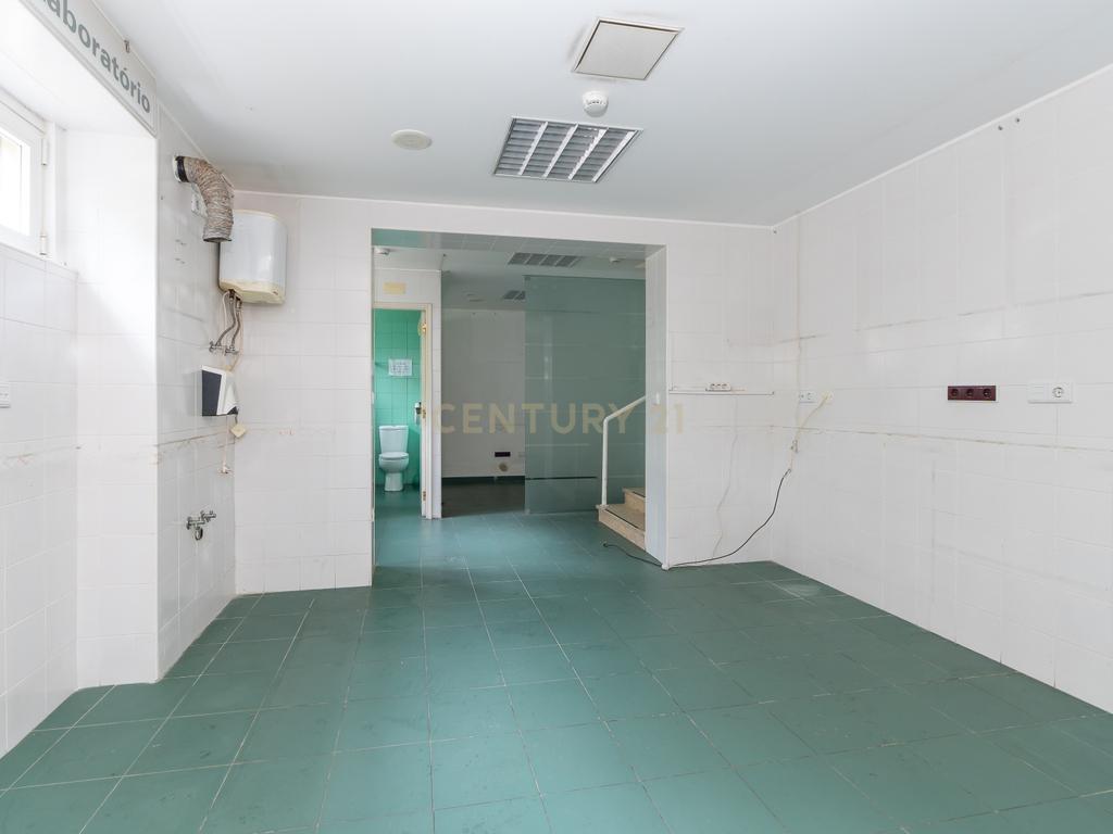 Loja para Arrendamento na Prestigiada Avenida João XXI – Lisboa - Image 6