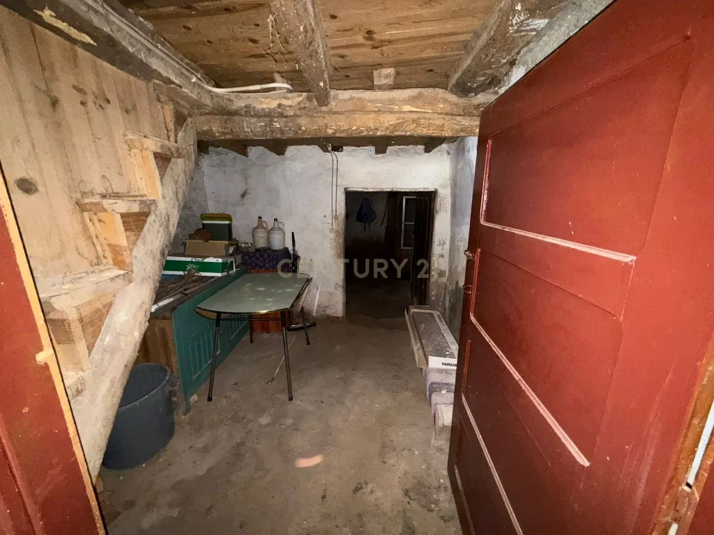 Casa T4 com Jardim e Adega em Vimioso - 53.000€ - Image 15