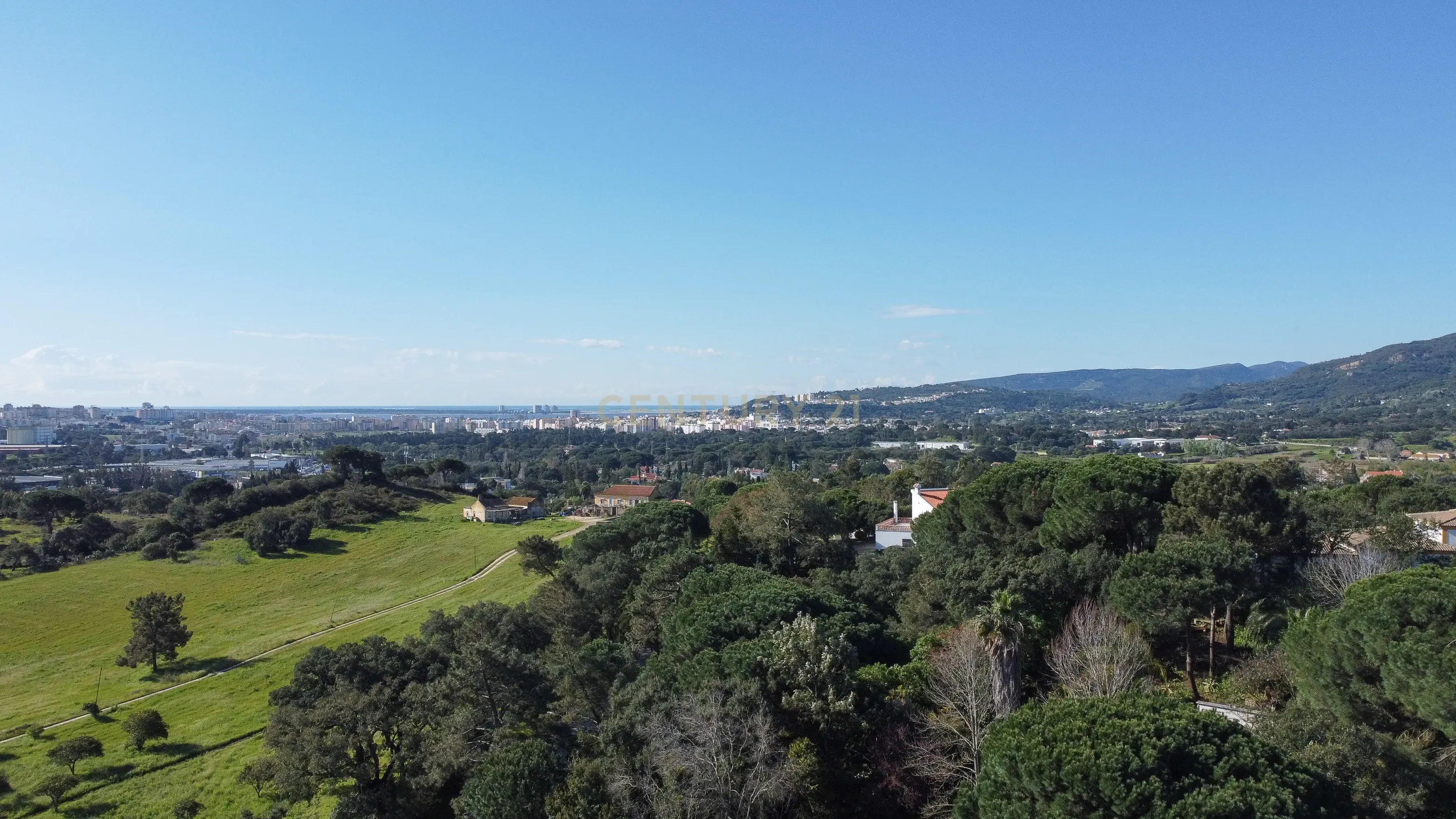 🏡 Terreno para Construção – 2.746 m² | Oportunidade Única Perto de Setúbal! 🌿 - Image 1