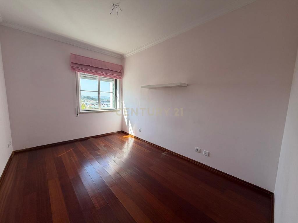 Apartamento T3 em Tomar com garagem e Localização Privilegiada - Image 13