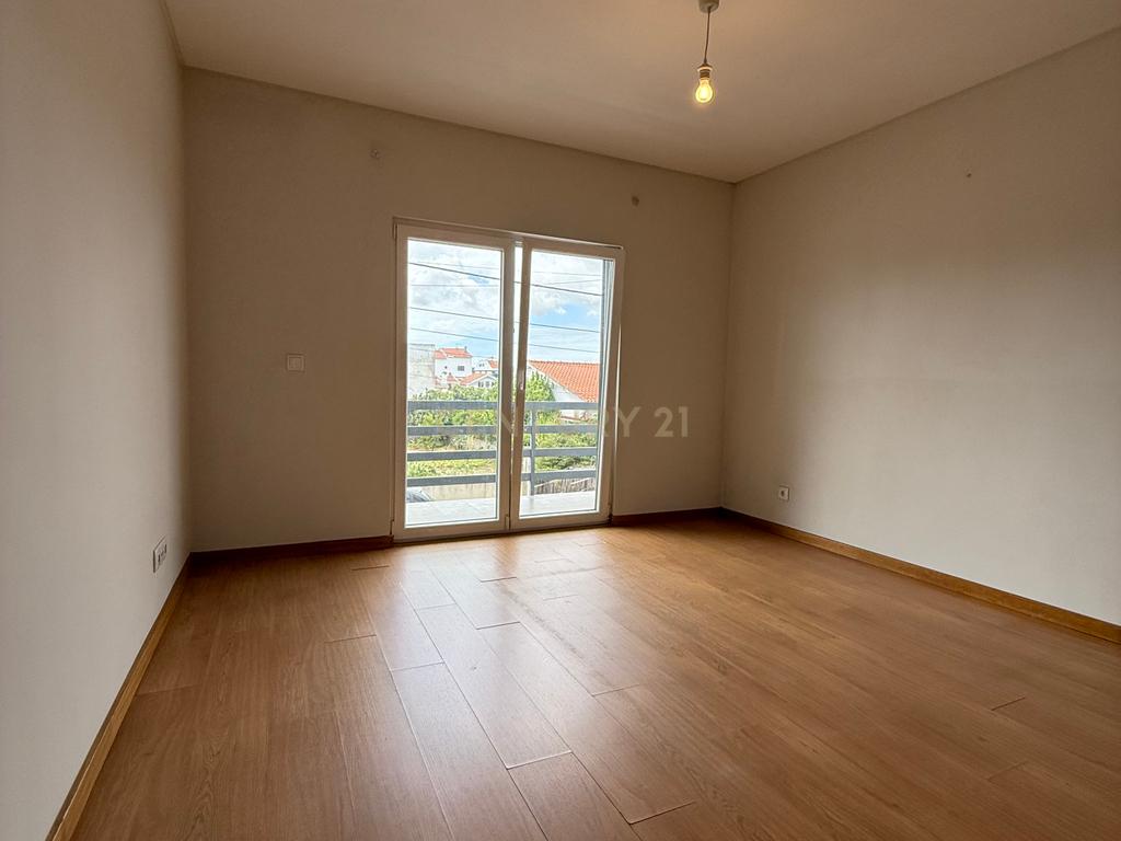 Moradia Geminada T3 - Fernão Ferro - Image 30