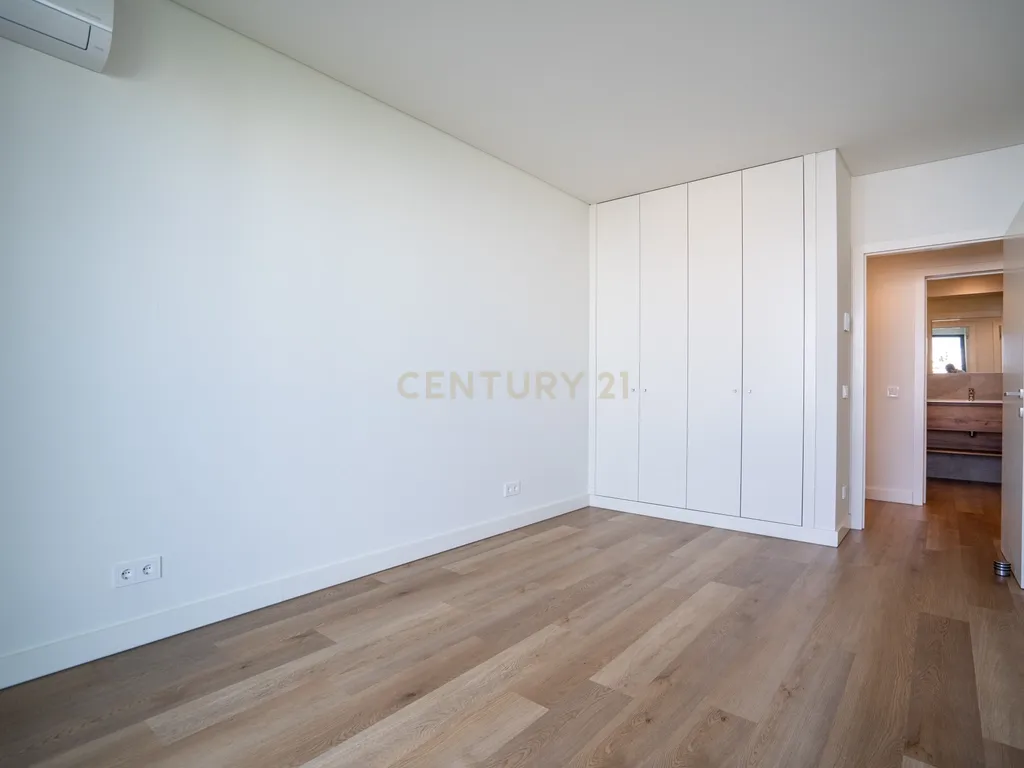 Exclusivo T3 no Terraces Mirear com Varanda, Piscina, Ginásio e Sauna – Miraflores - Image 19