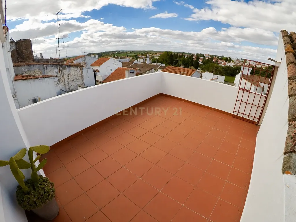 Moradia T3 Totalmente Reabilitada com Terraço Panorâmico de 360º sobre a Cidade de Estremoz. - Image 15