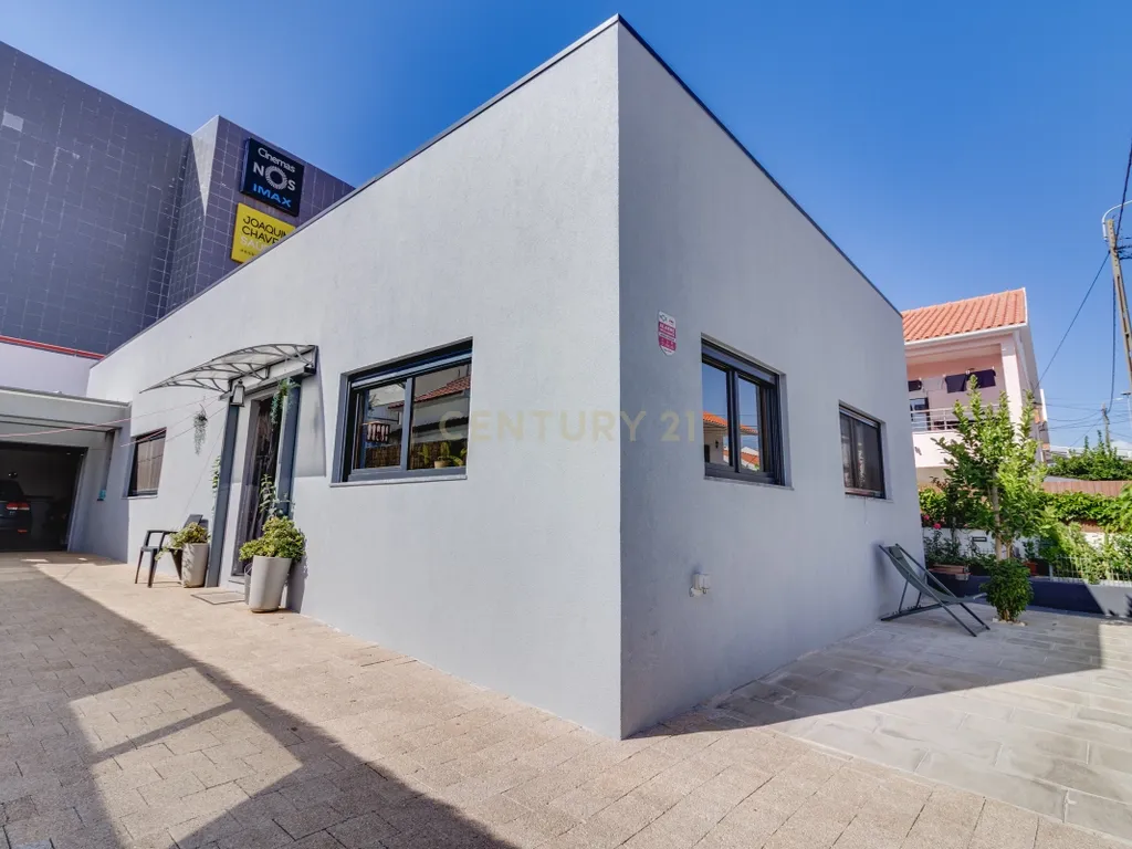 Moradia T3 Térrea Isolada com Zona Gourmet, Garagem e Carregamento Elétrico – Alcabideche - Image 31