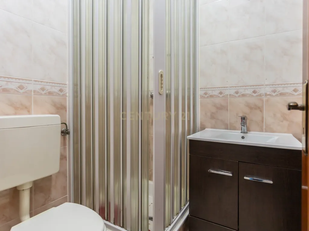 Apartamento T3 com Garagem e Arrecadação em Alhos Vedros - Image 6