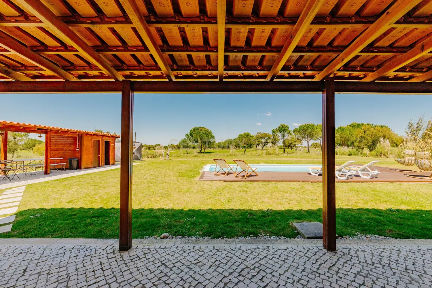 Casa de madeira T3 em condomínio fechado no Santo Estêvão Golf - Image 3