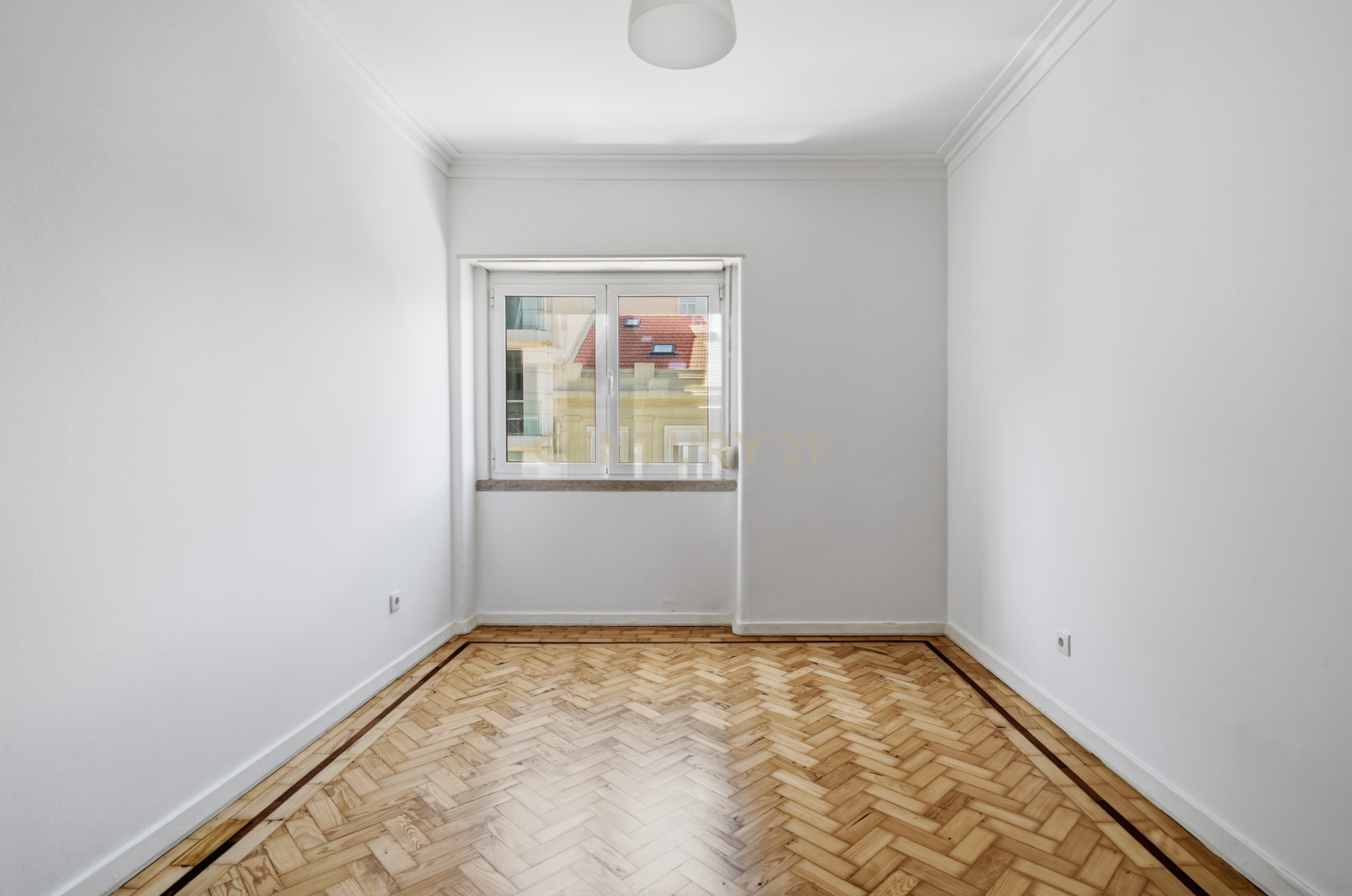 Fotografia 8 de Excelente T3 com Potencial T4 para Arrendamento na Avenida Óscar Monteiro Torres - Lisboa
