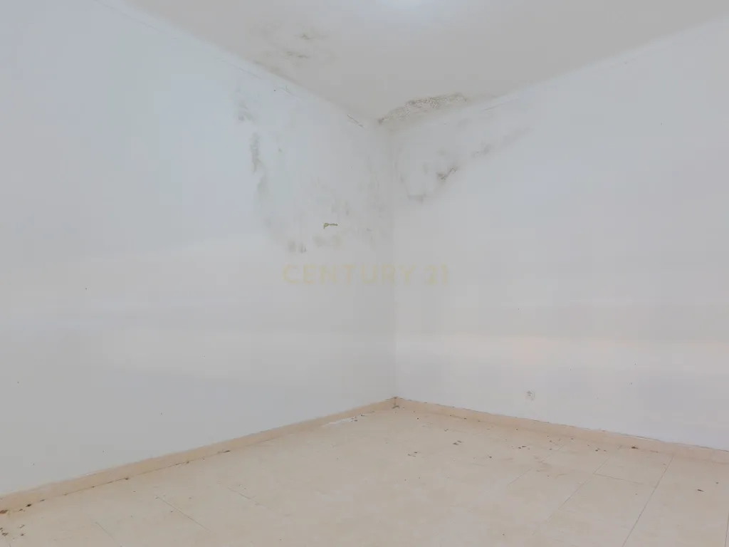 Moradia Isolada com Terreno de 1041 m² – Um Mundo de Possibilidades! - Image 14