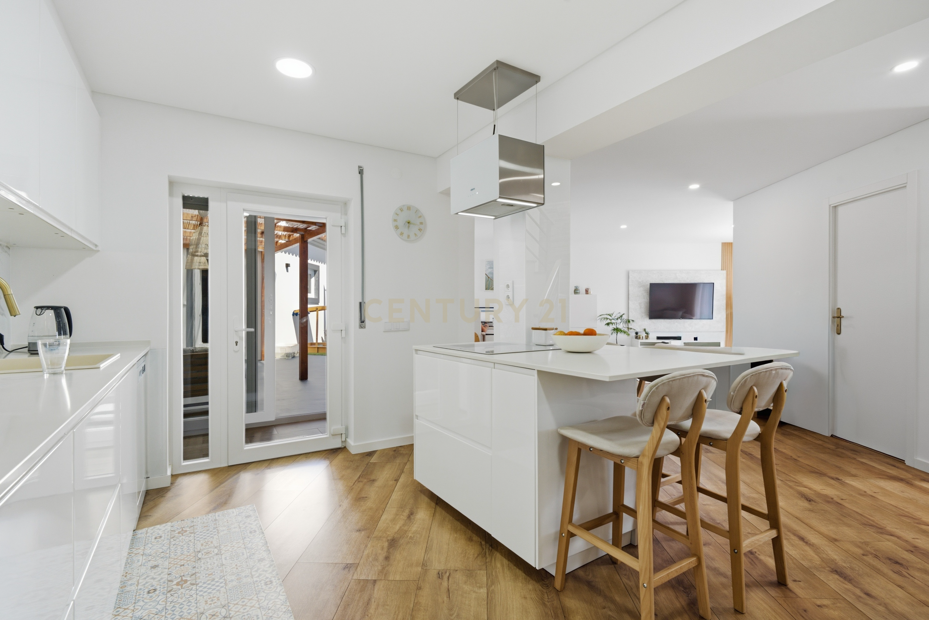 Fotografia 8 de Moradia T3+1 Totalmente Remodelada  em 2026 com Piscina, Painéis Solares e Vista de Campo | Sendieira