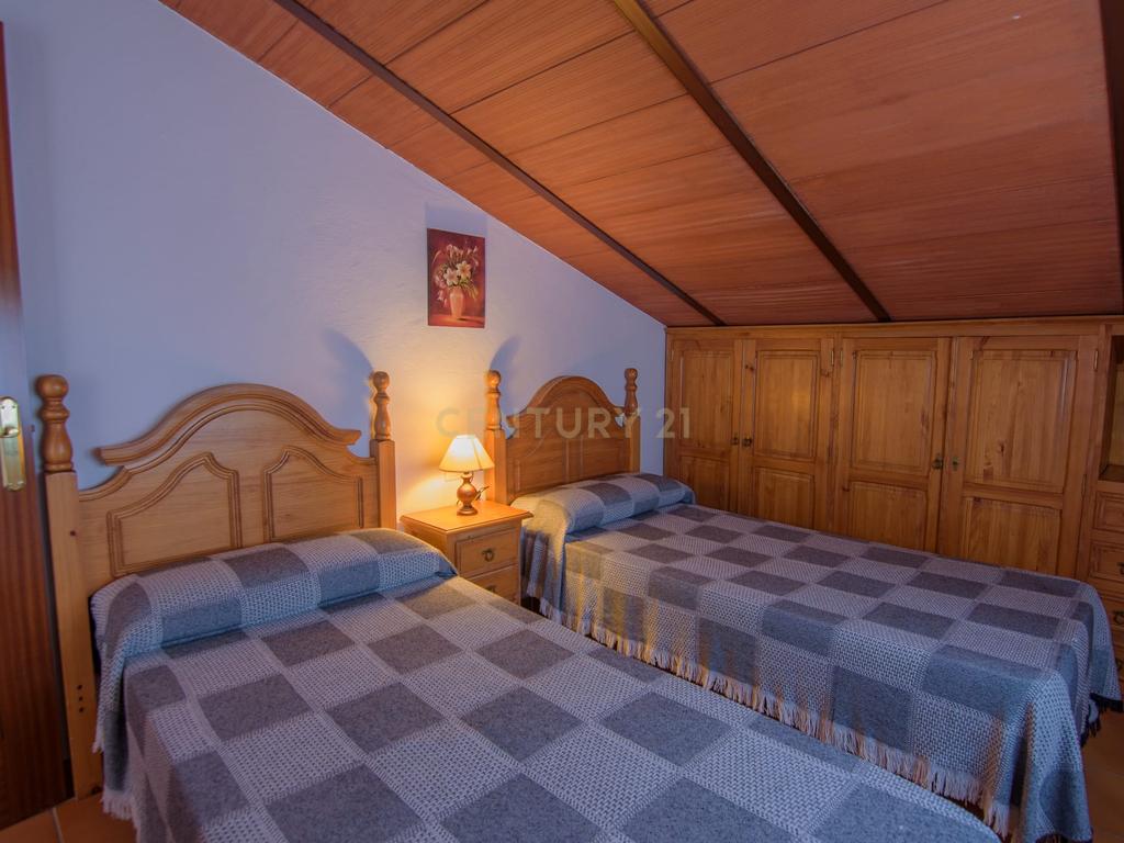 Uma propriedade rural rodeada pela natureza com uma casa de dois andares, piscina privada vedada e terraço para banhos de sol, licença turística, um olival produtivo, instalações para animais adaptáveis ​​e acesso pavimentado a apenas 10 minutos de Ronda. - Image 43