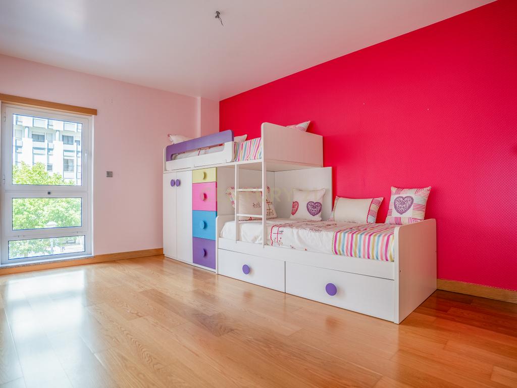 Apartamento T4 Premium com Terraço na Avenida da Independência - Image 23