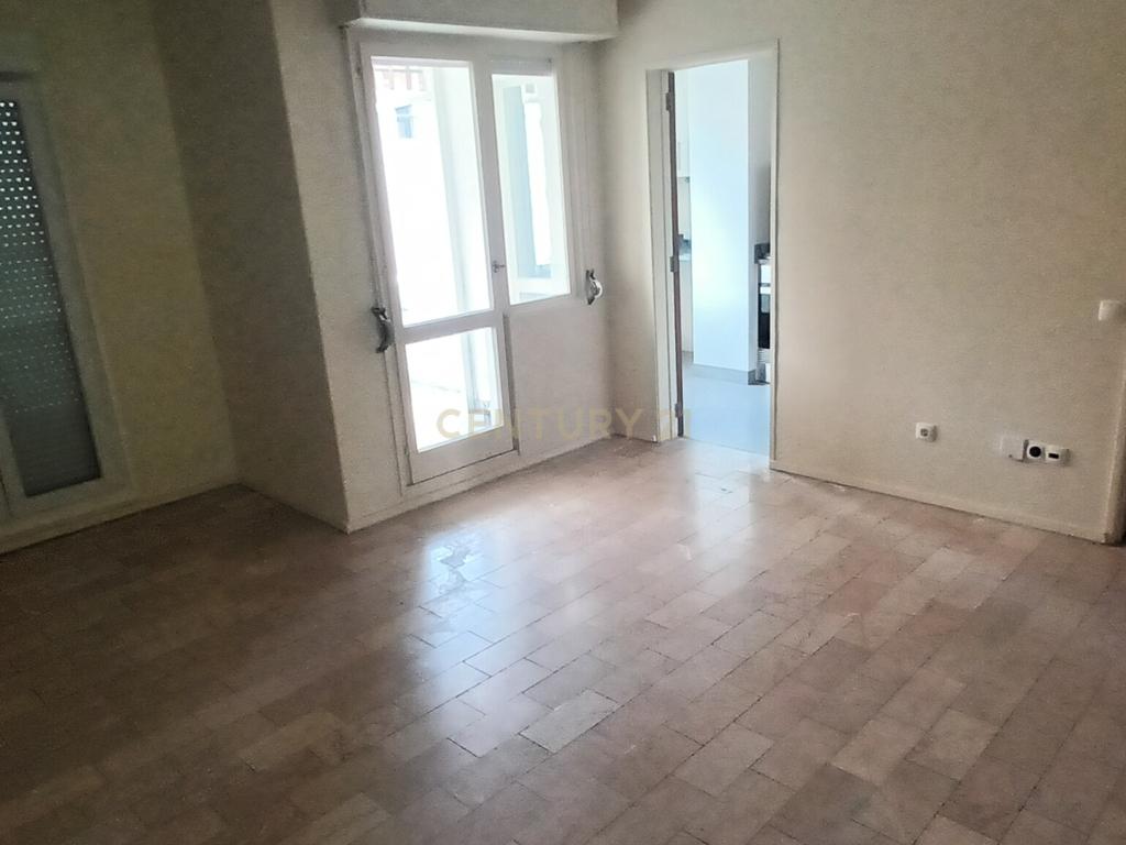 Apartamento T3 em Santo António dos Cavaleiros – Arrendamento - Image 8