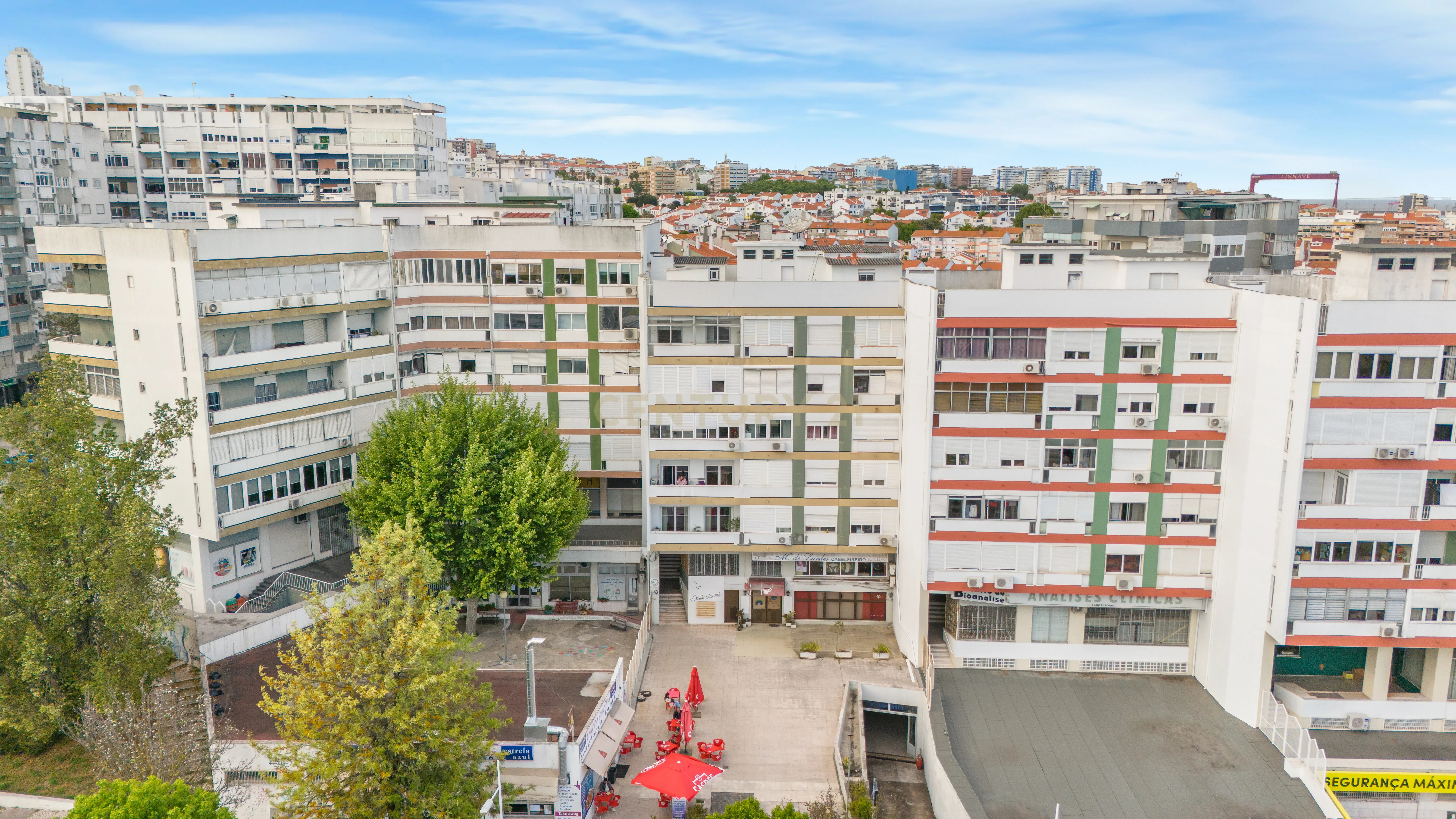 Apartamento T3 convertido em T2 totalmente renovado - Cova da Piedade ( frente à Estação) - Image 25