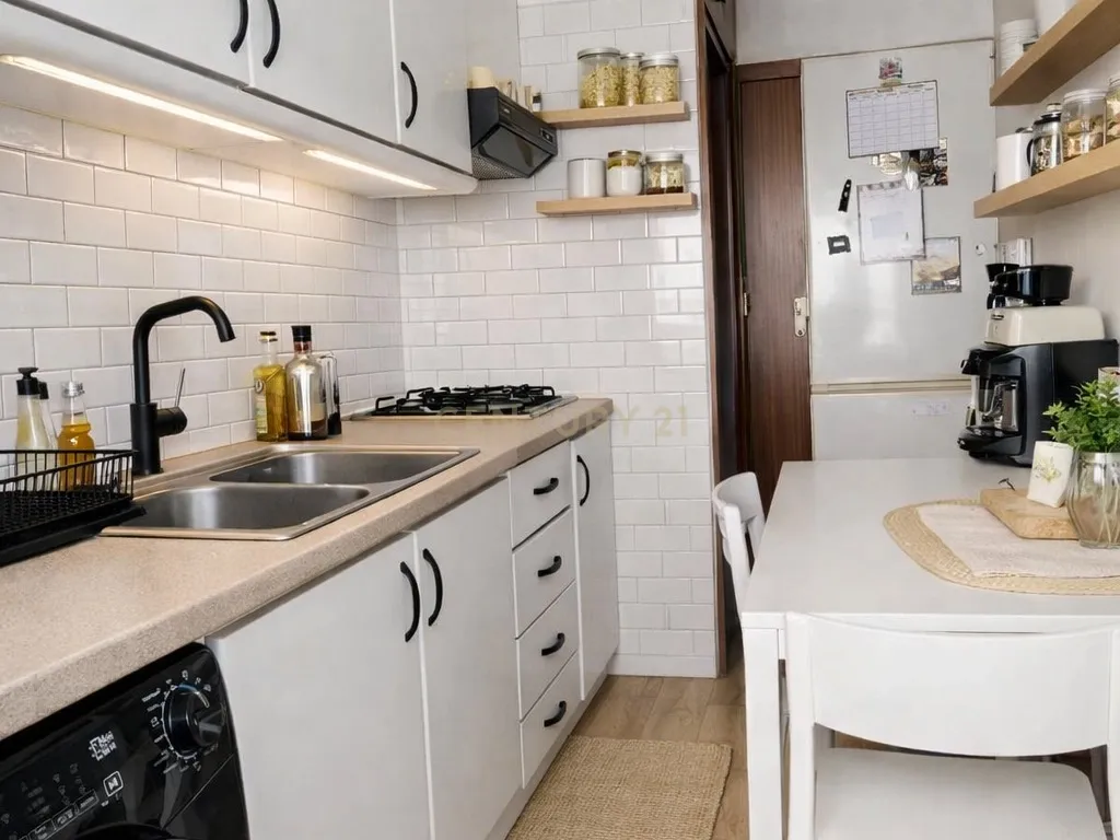 A 15 Minutos de Lisboa e das Praias: Descubra Este T3 com suíte e duas varandas em São Marcos - Image 16