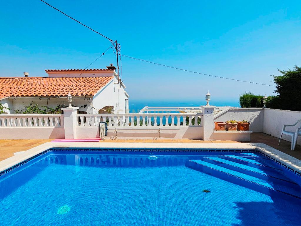 Cobertura com terraço, jardim e piscina privada com vista para o mar em Llançà - Image 36