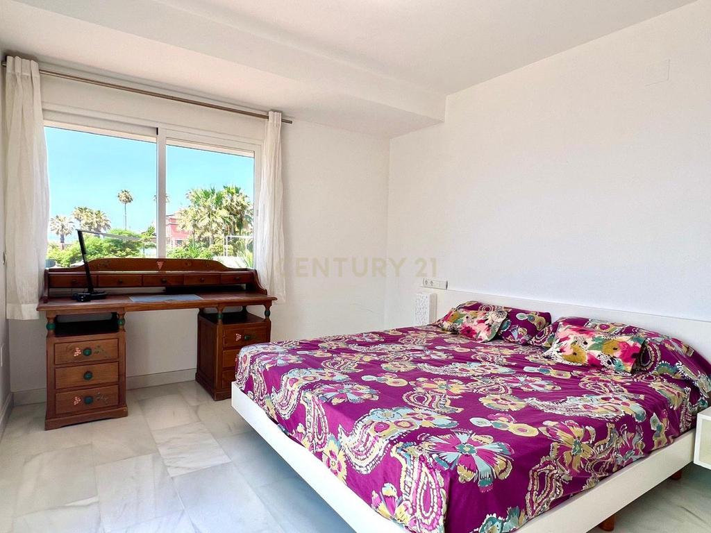 Casa con vistas al mar en primera línea – Urbanización Bahía de Estepona - Image 23