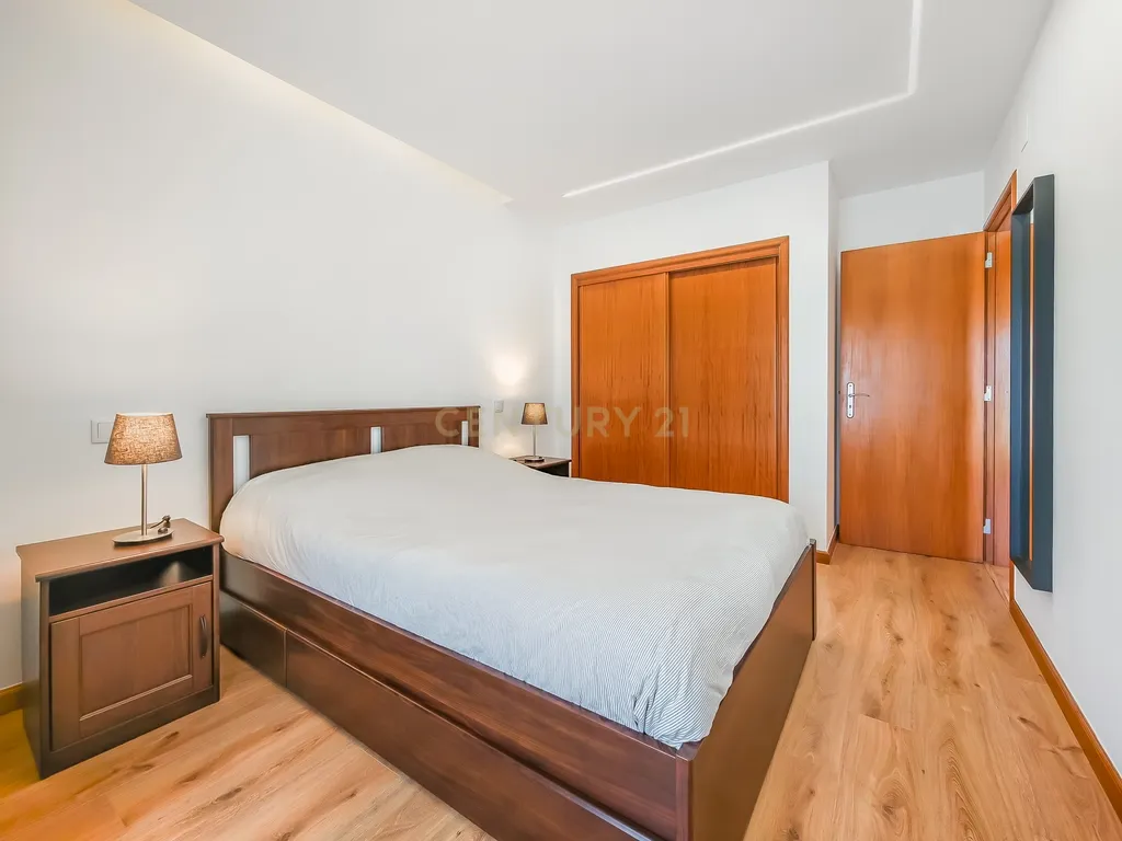Apartamento T2 Dúplex com Vista Panorâmica e Garagem com Carregamento Elétrico | a 15 minutos de Mafra e Ericeira - Para arrendamento! - Image 10