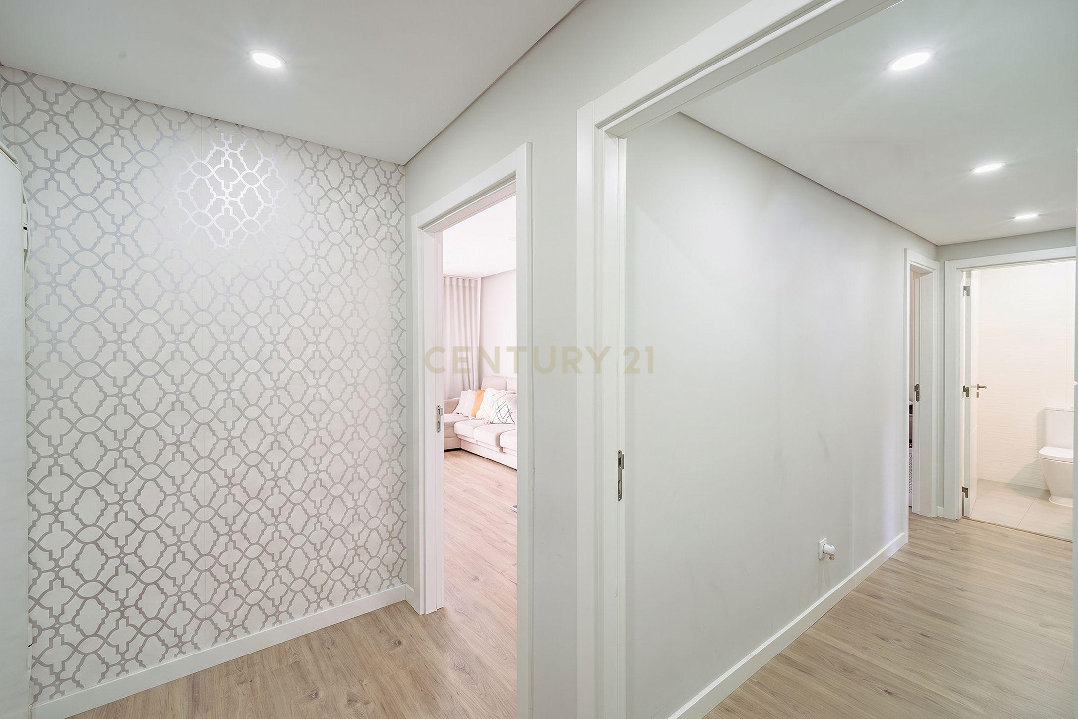 Fotografia 5 de Oportunidade Única no Feijó | T3 Remodelado, 107 m² e Pronto a Habitar