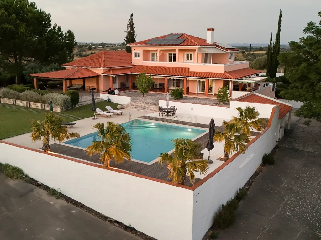 Propriedade Única com Piscina, Lago e Produção de Azeite - Image 1