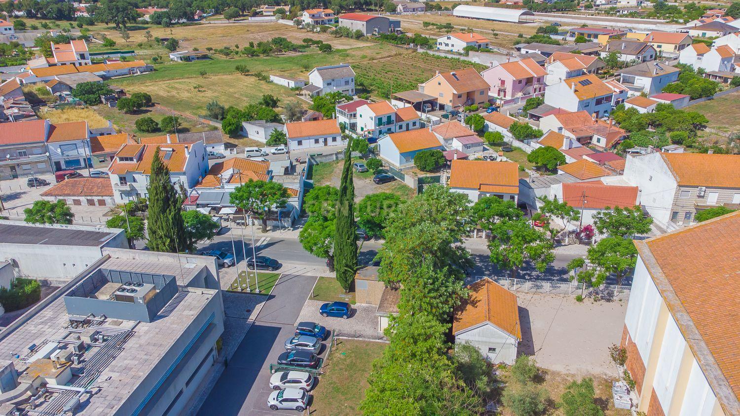 Fotografia 11 de Terrenos Urbanos em Águas de Moura – Excelente Oportunidade para Habitação ou Investimento
