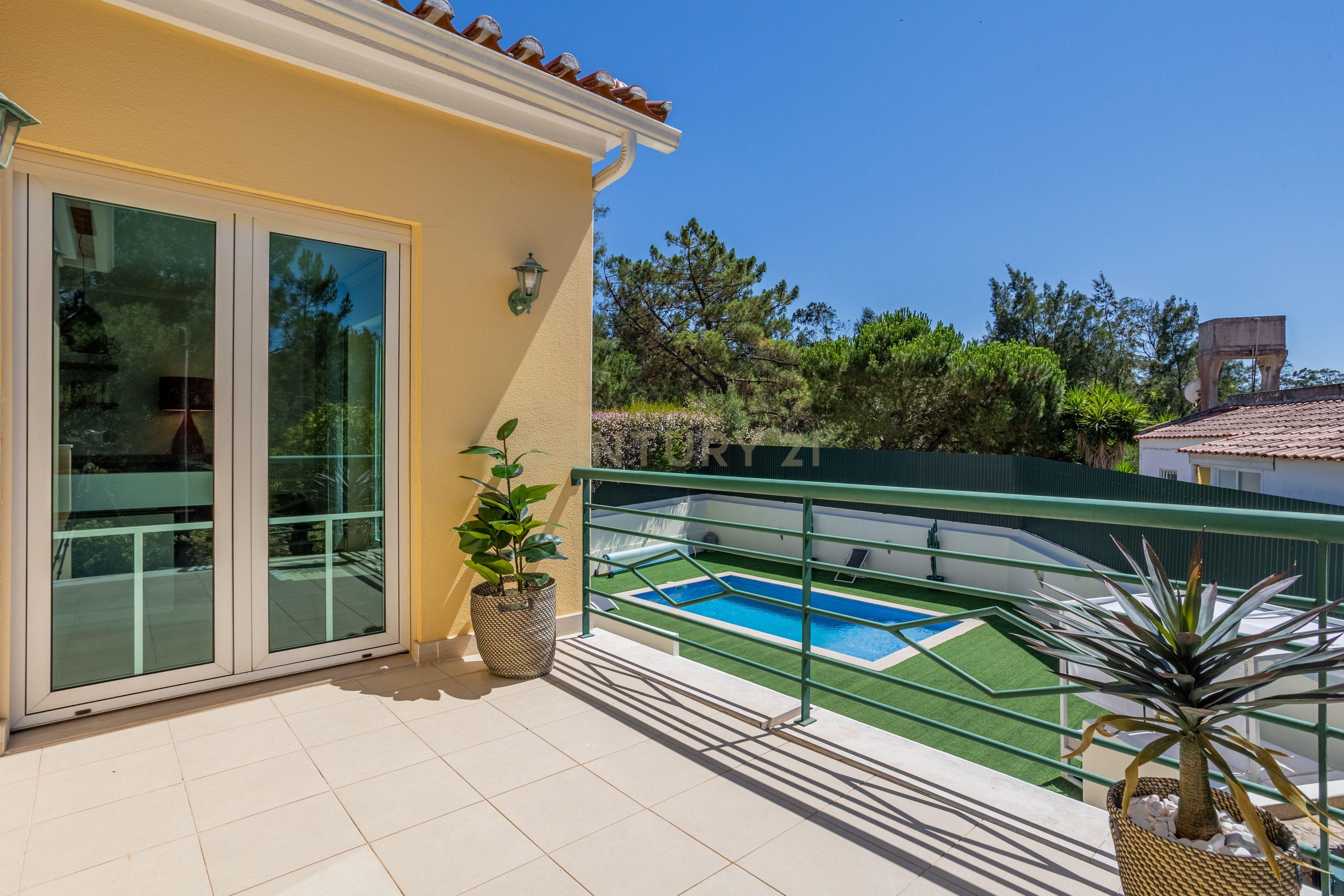 Fotografia 9 de Exclusiva Moradia T4 de Luxo | Condomínio Privado | Piscina Privativa | Projeto de Design de Interiores | Belas Golfe Residence