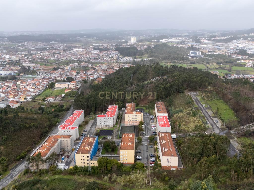Conforto e Funcionalidade: T2 com Garagem em Ermesinde - Image 36
