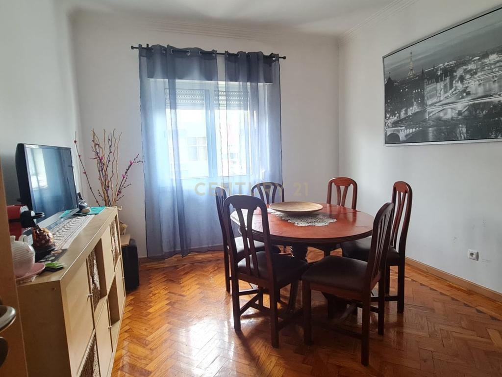 Apartamento T3 com 82m² na Amadora – Excelente Estado e Localização Privilegiada - Image 6