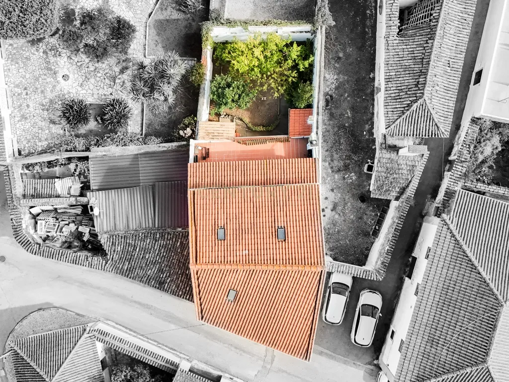 Moradia T5 com Terraço e Espaço Exterior - Image 21