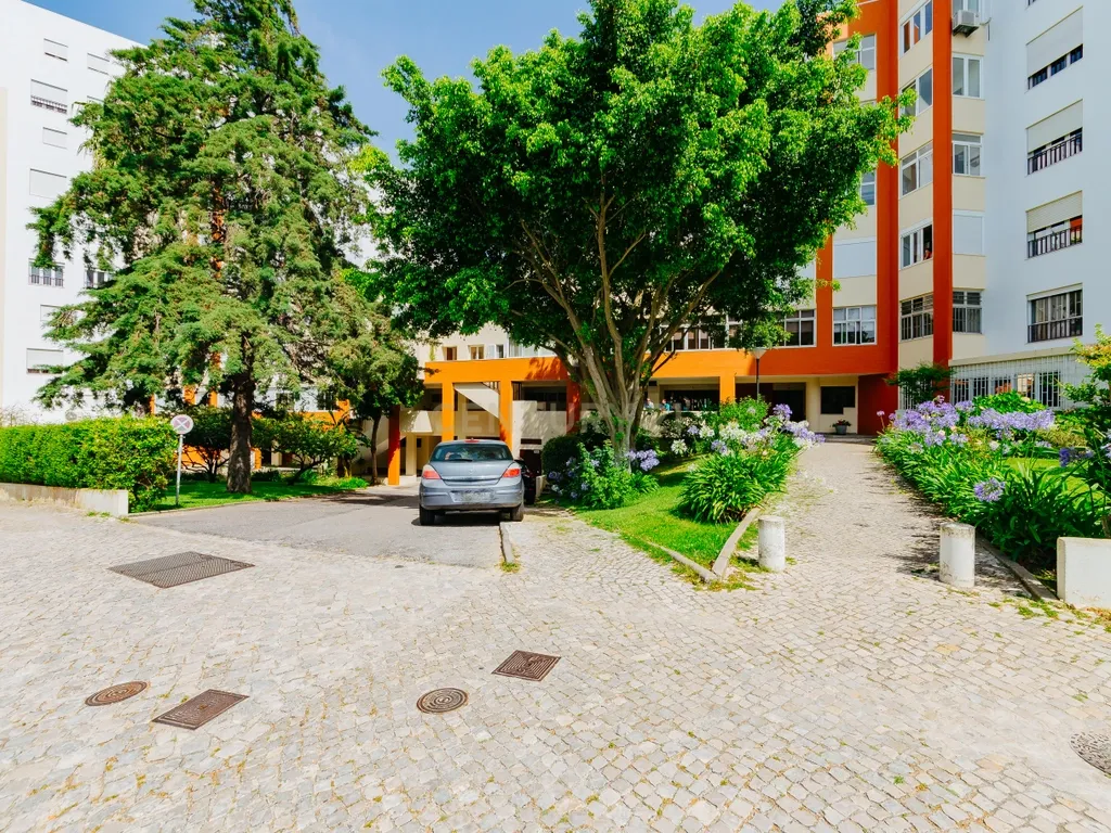 T2 Olivais lisboa com garagem - Image 37