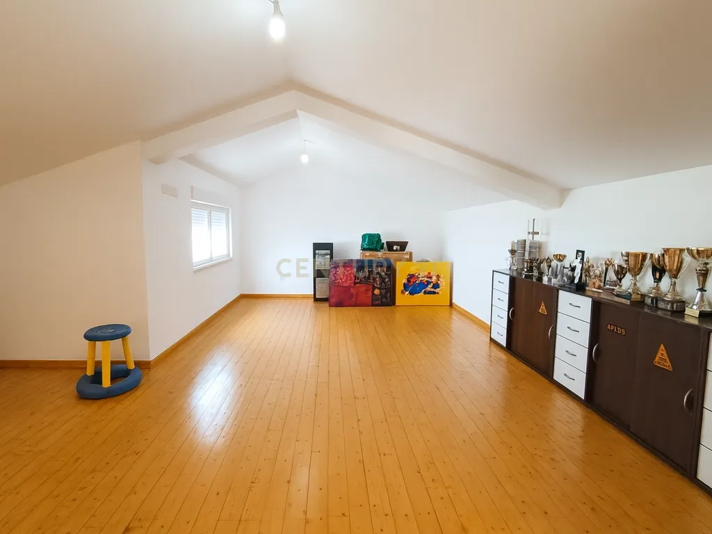 Castro Verde: Viva Uma Casa Onde os Sonhos se Encontram Com Tranquilidade. - Image 30