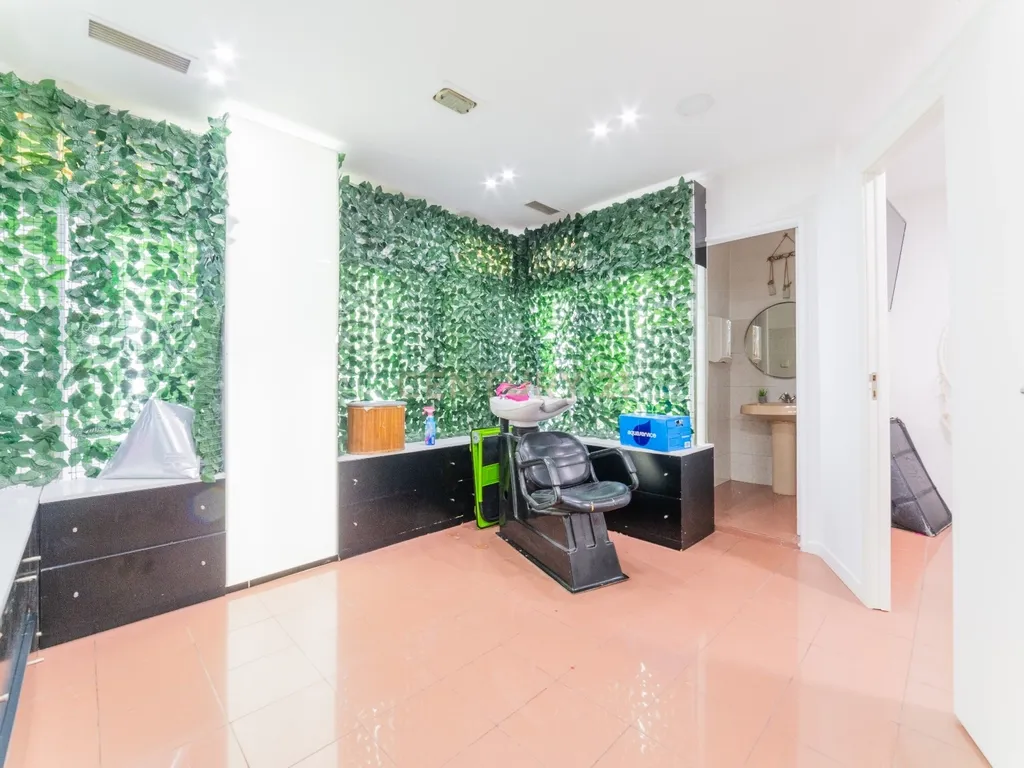 Loja Comercial com 70m2 – Centro Comercial Mafavis, Gondomar - Image 3