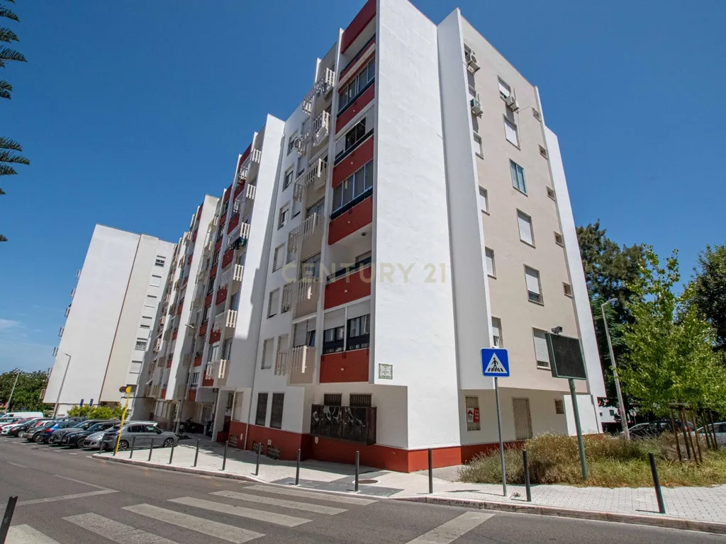 T2 em Alfragide | 102 m² | Arrecadação - Image 2