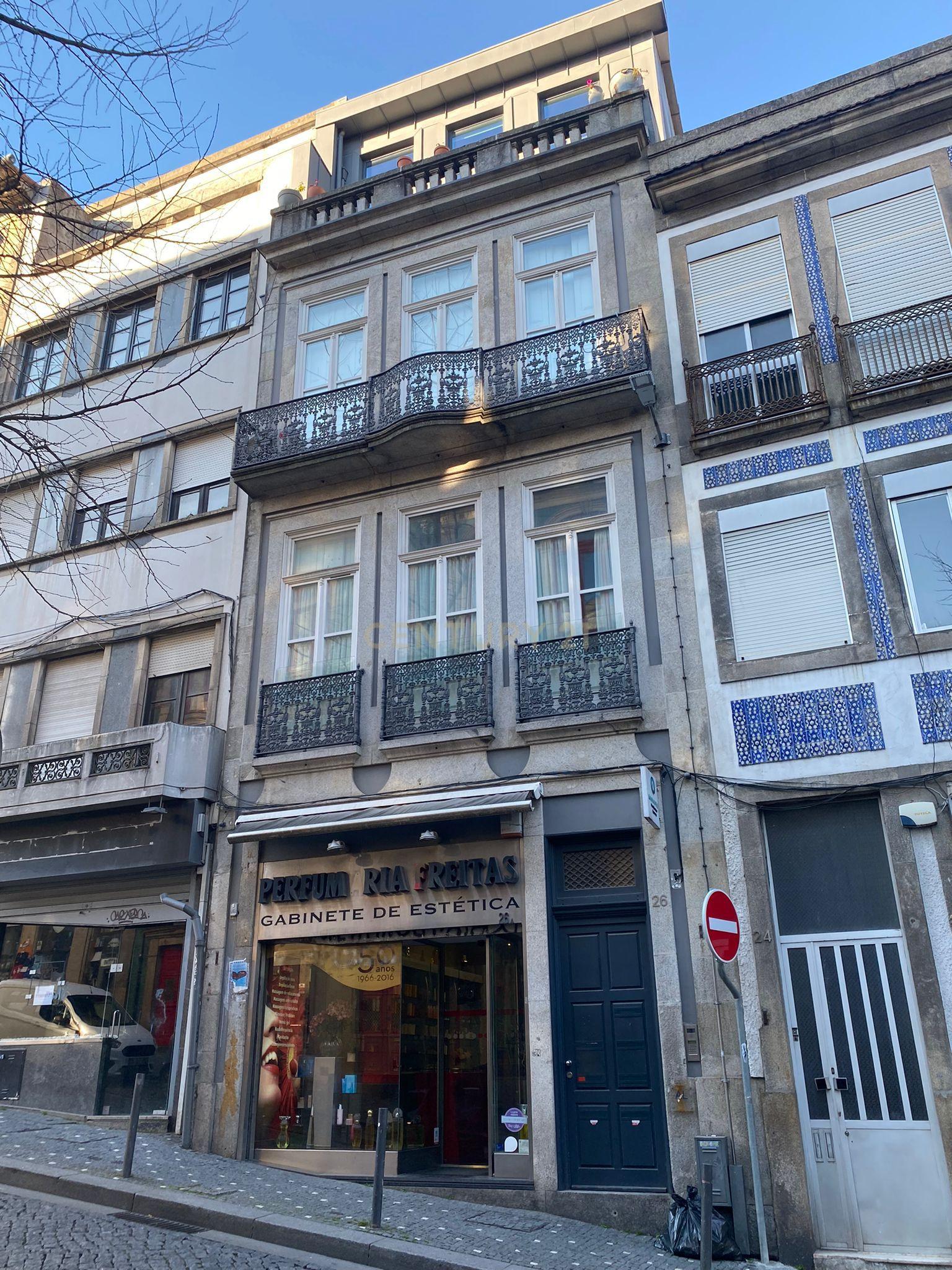 Estúdio no Centro do Porto com Licença AL - Image 20
