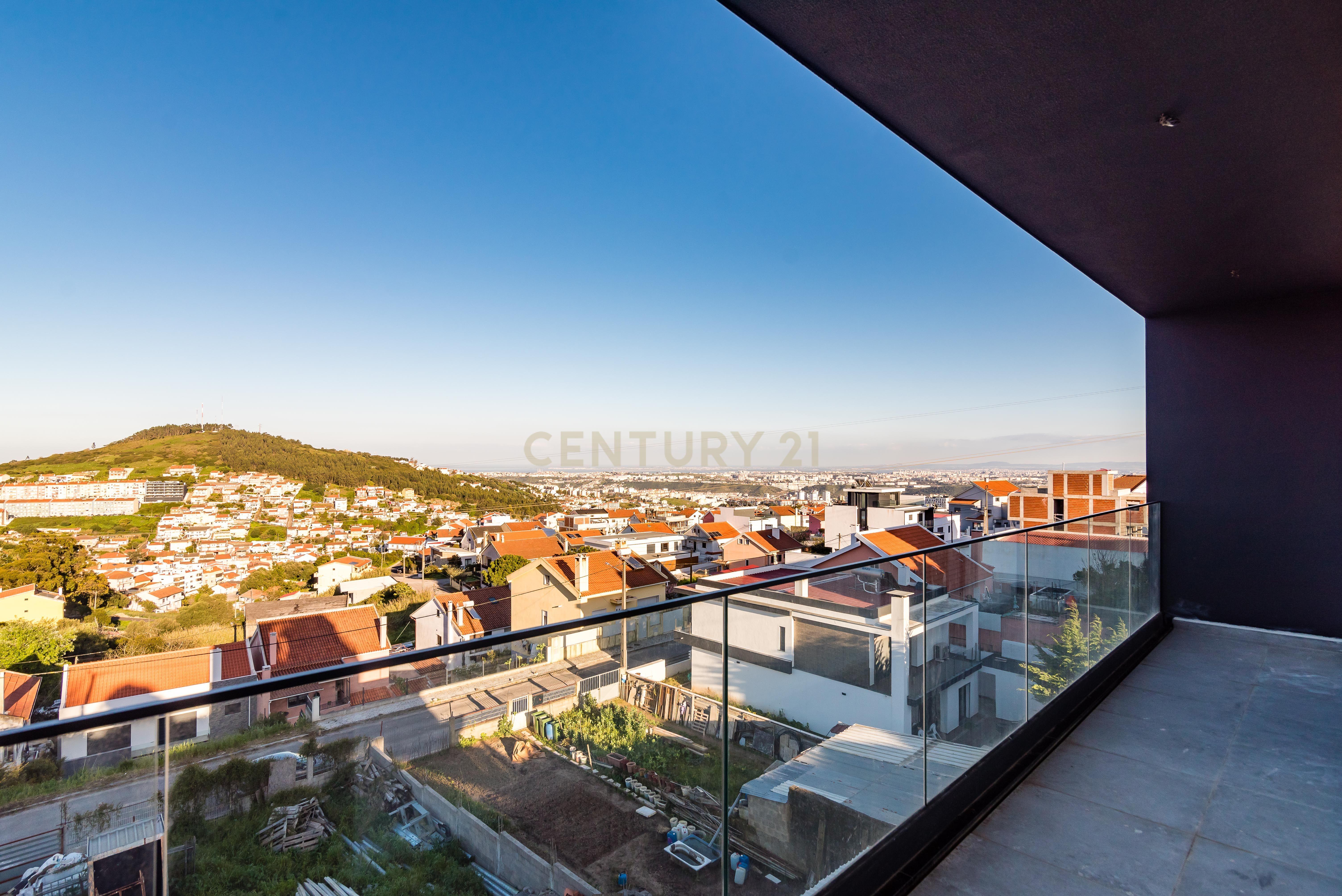 Luxuosa Moradia T4 com Piscina e Vista Panorâmica em Odivelas - Image 30