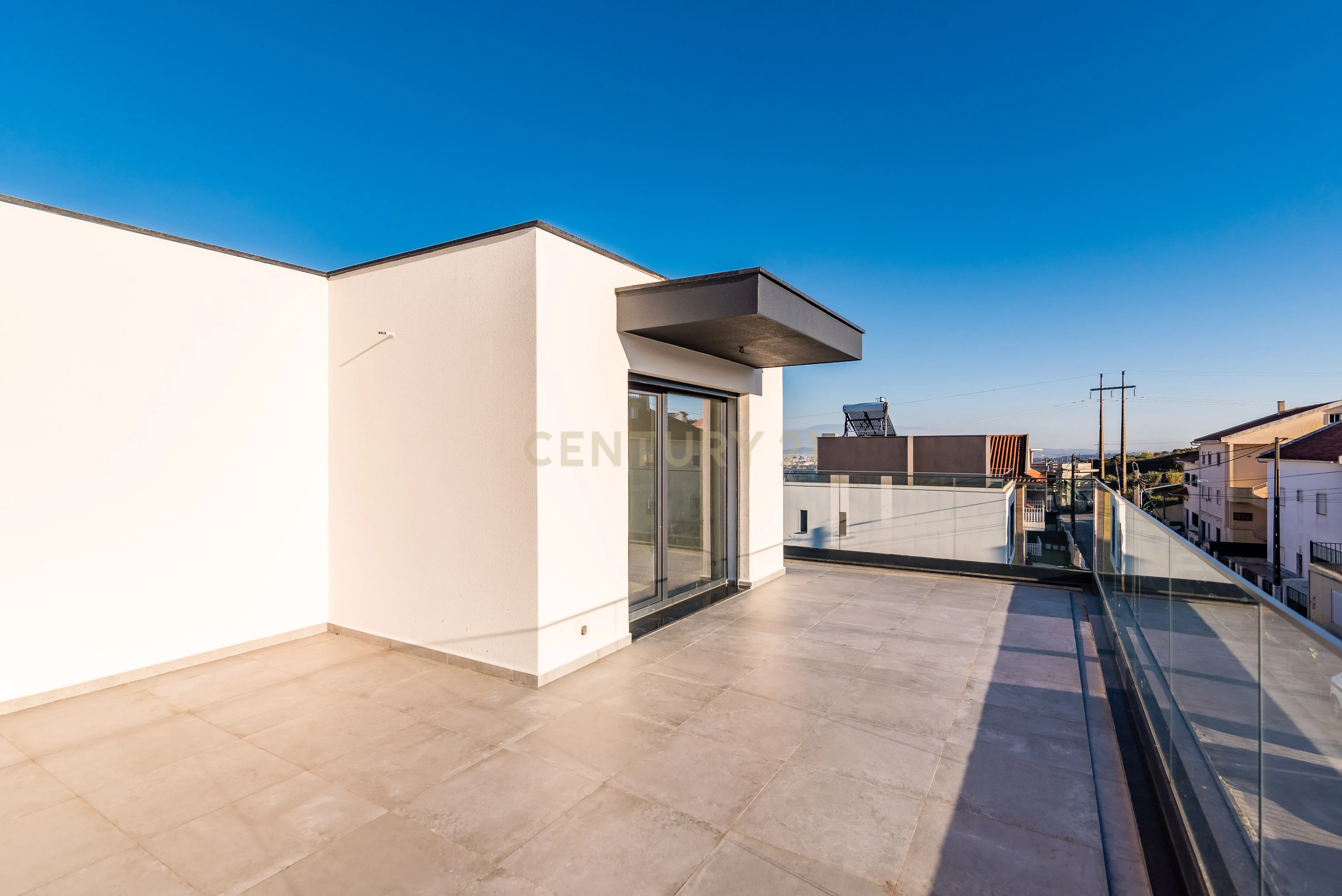 Luxuosa Moradia T4 com Piscina e Vista Panorâmica em Odivelas - Image 45