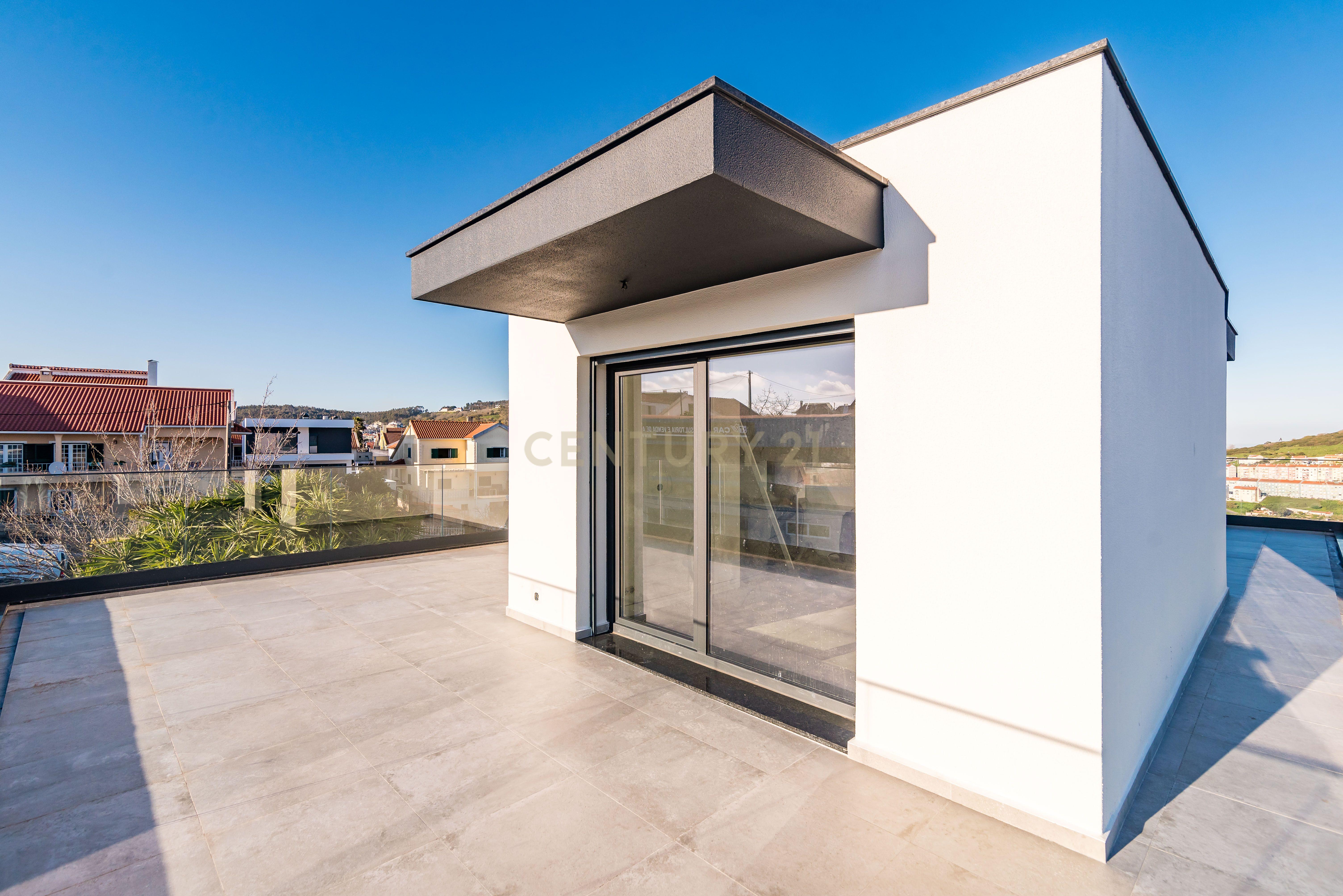 Luxuosa Moradia T4 com Piscina e Vista Panorâmica em Odivelas - Image 49