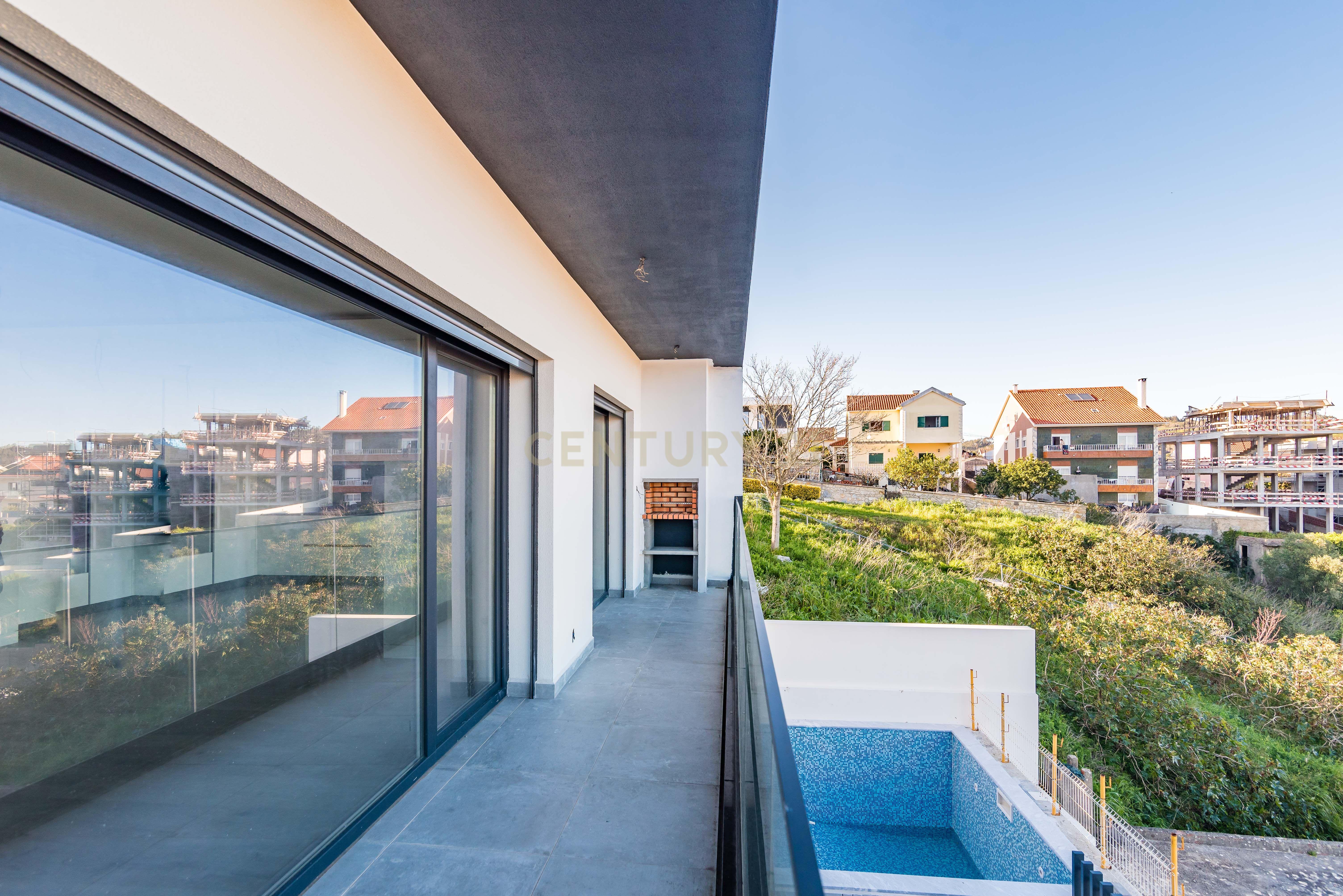 Luxuosa Moradia T4 com Piscina e Vista Panorâmica em Odivelas - Image 21