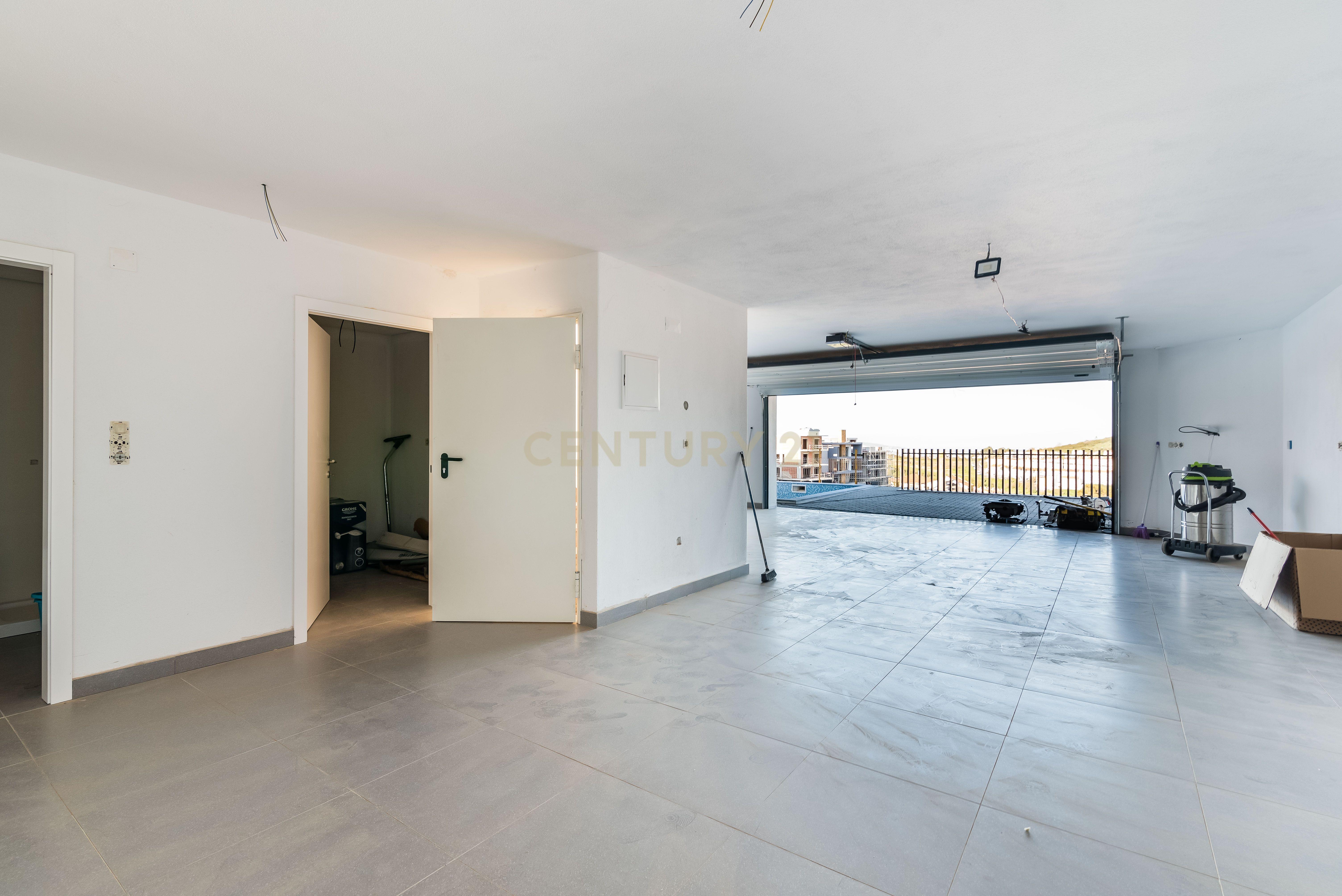 Luxuosa Moradia T4 com Piscina e Vista Panorâmica em Odivelas - Image 52