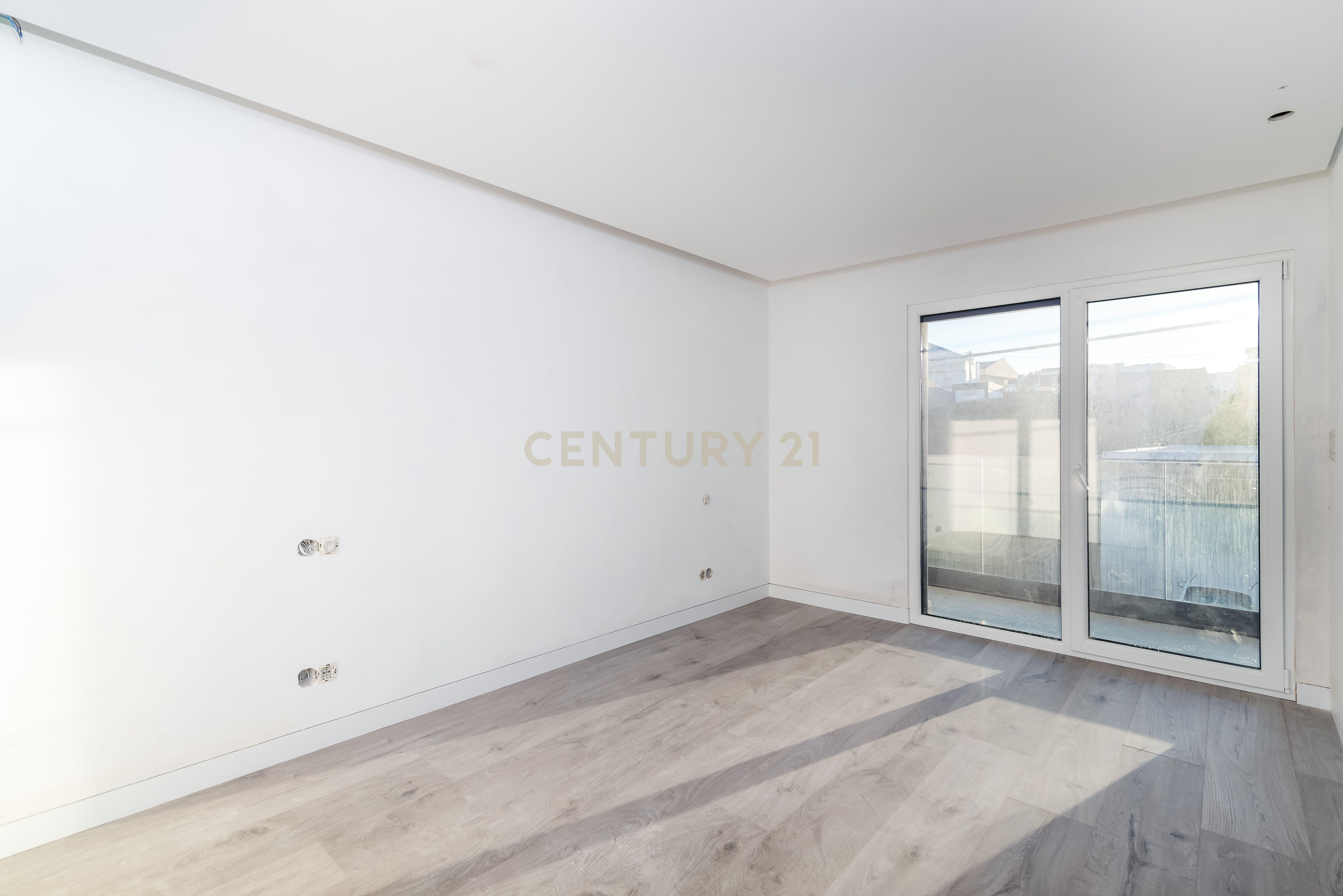 Luxuosa Moradia T4 com Piscina e Vista Panorâmica em Odivelas - Image 71