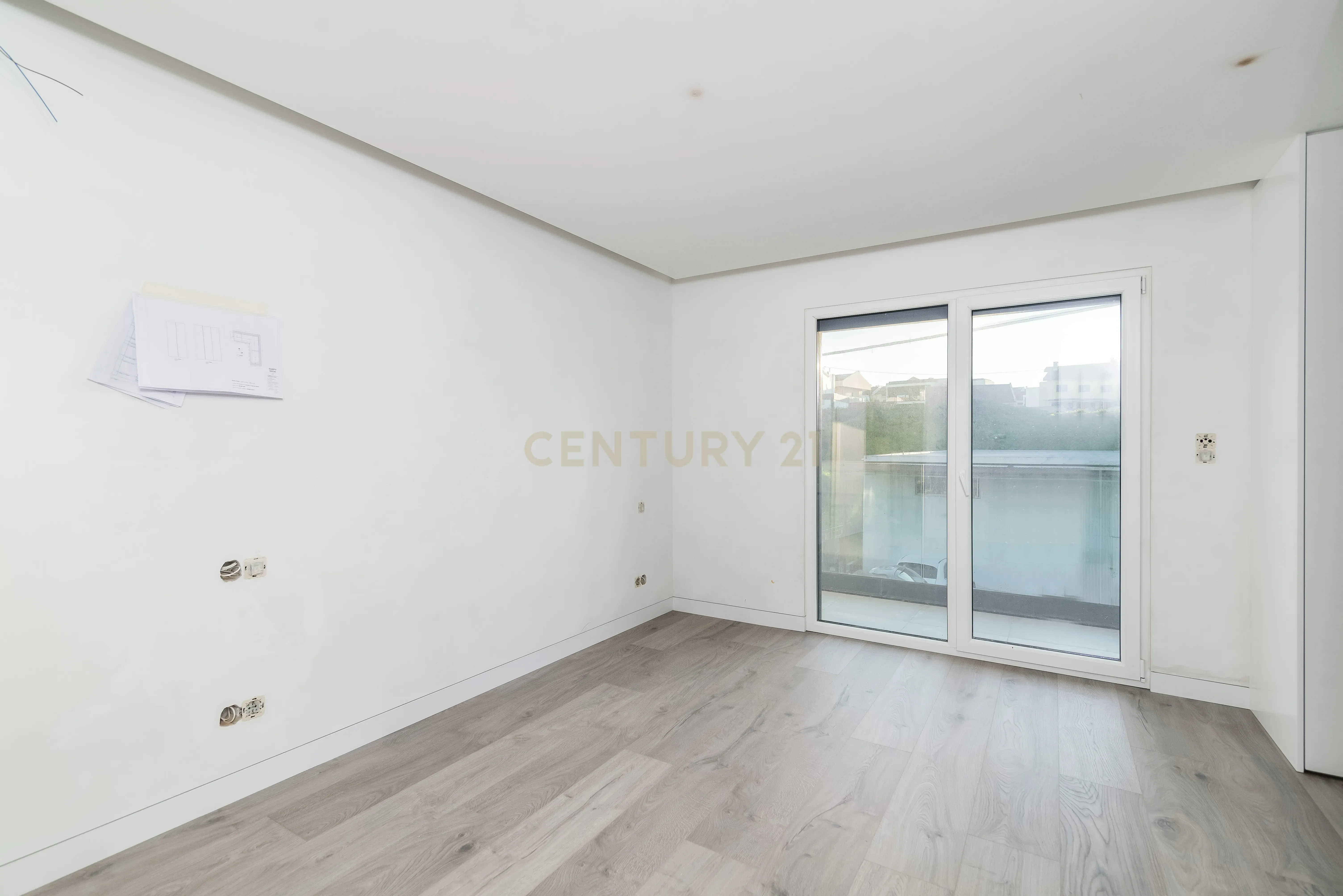 Luxuosa Moradia T4 com Piscina e Vista Panorâmica em Odivelas - Image 76