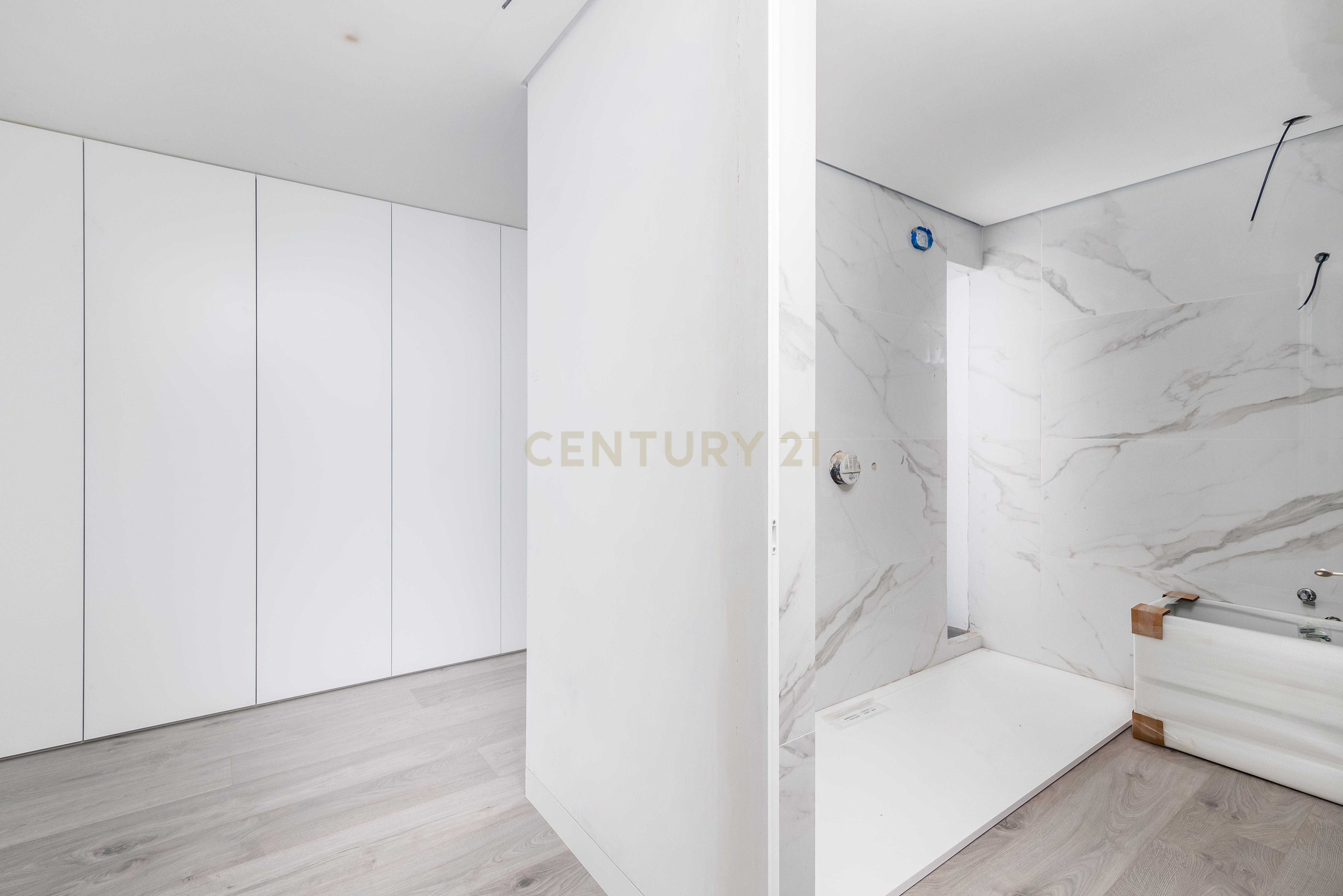 Luxuosa Moradia T4 com Piscina e Vista Panorâmica em Odivelas - Image 75