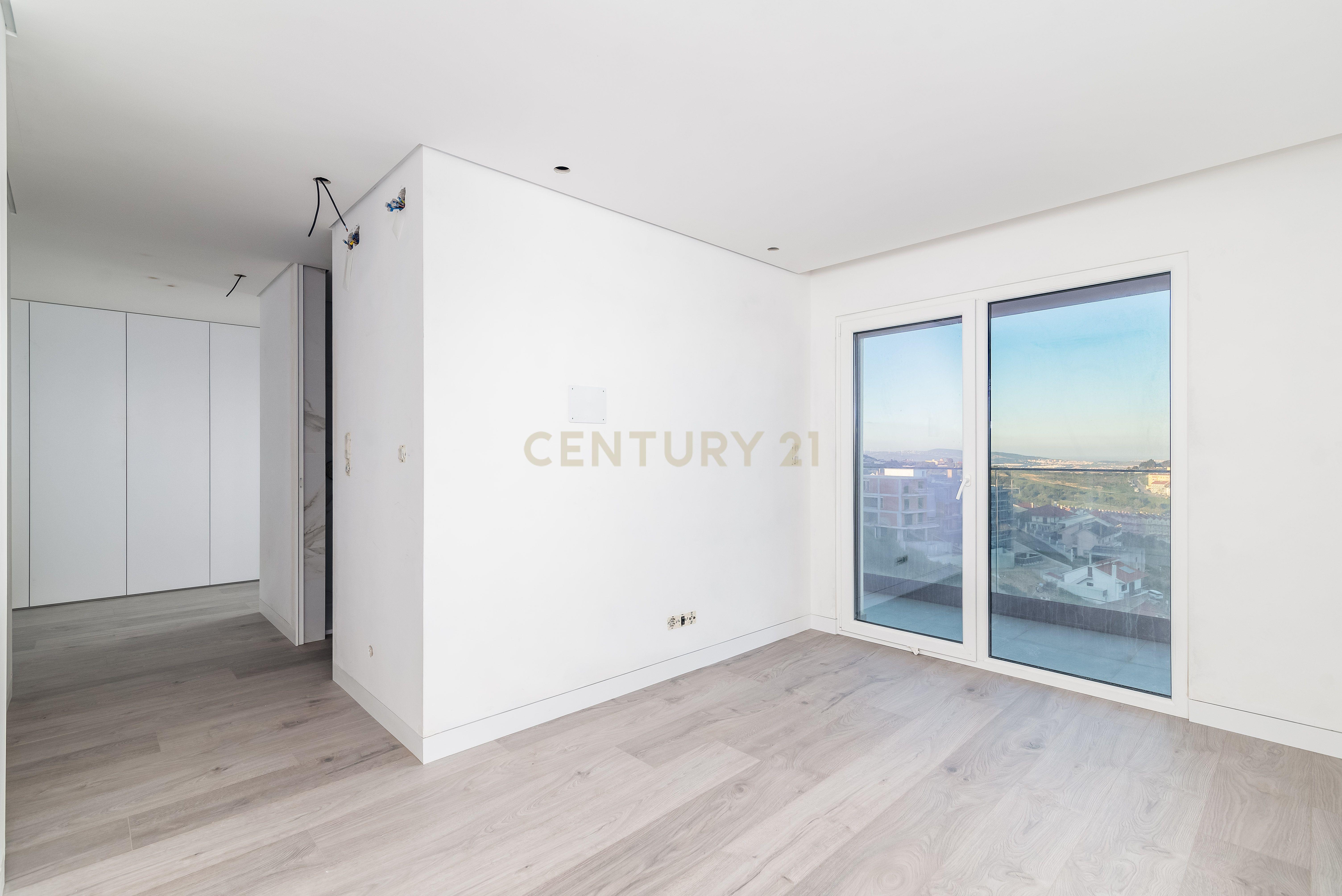 Luxuosa Moradia T4 com Piscina e Vista Panorâmica em Odivelas - Image 64